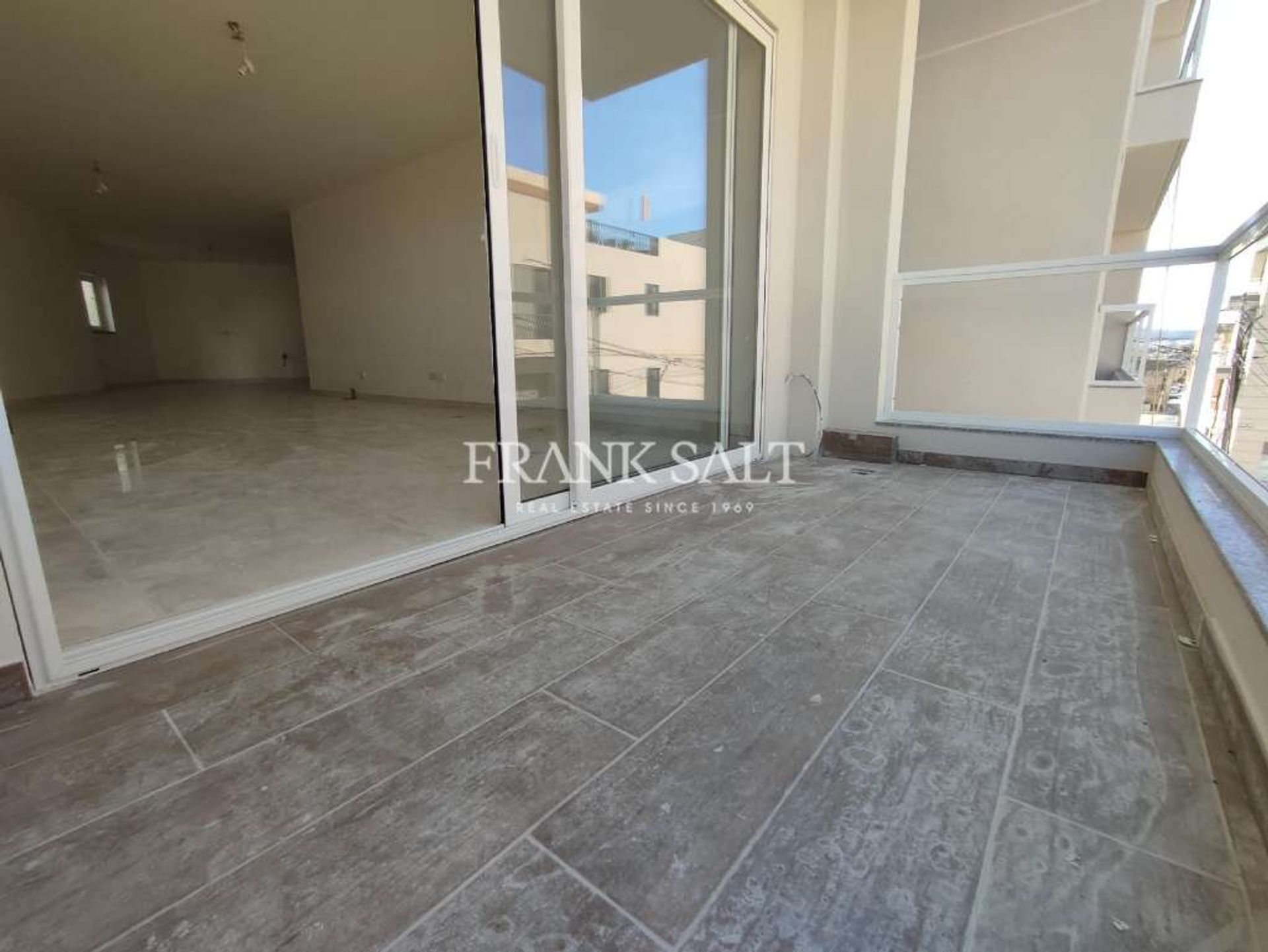 Condominio en Mosta,  11100109