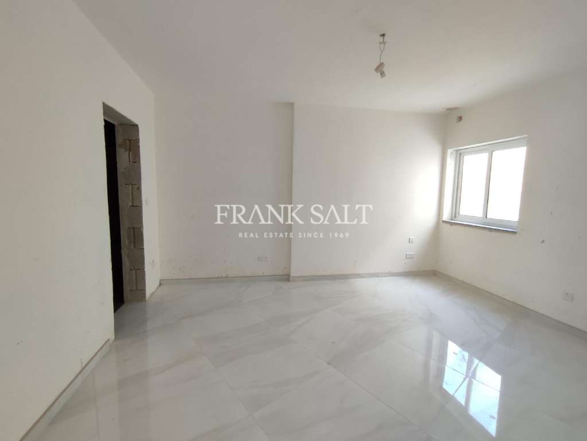 Condominio en Mosta,  11100109