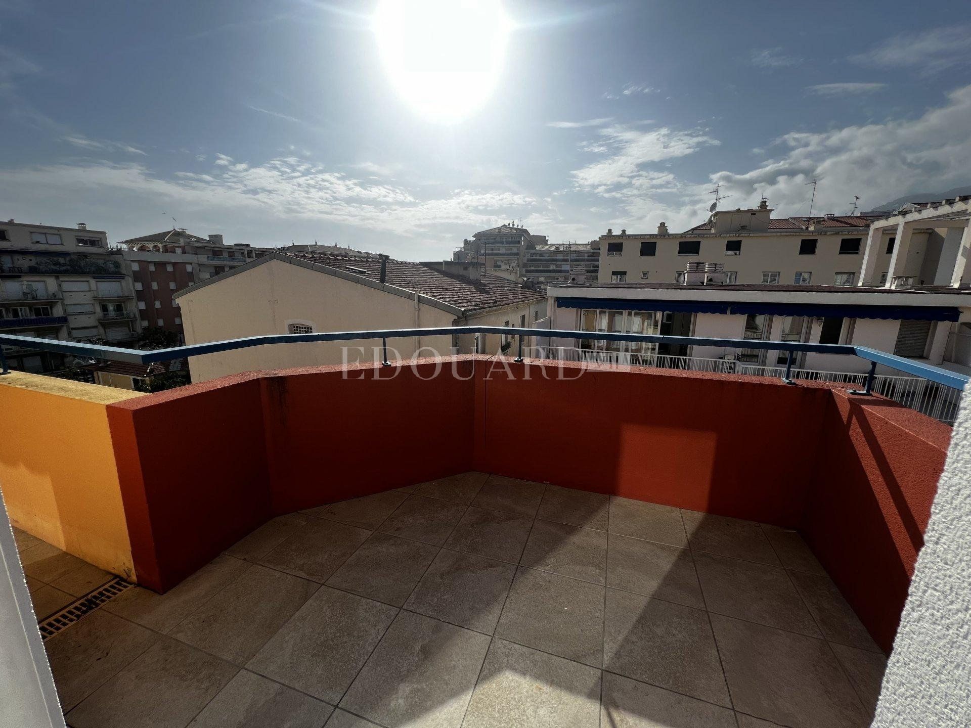 Condominium in Menton, Provence-Alpes-Cote d'Azur 11100168