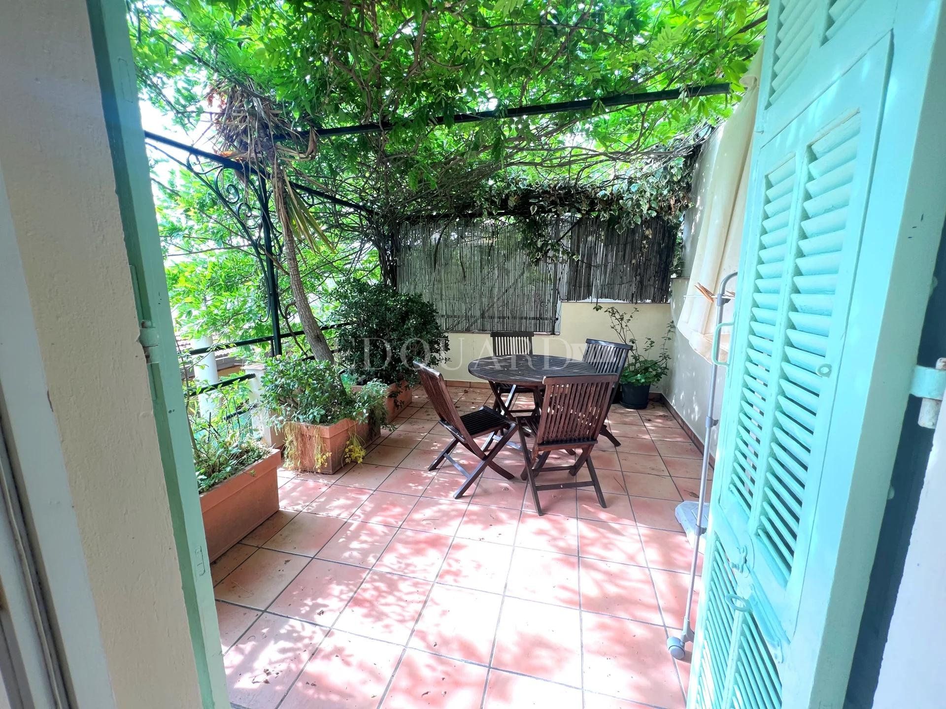 Condominium in Menton, Provence-Alpes-Cote d'Azur 11103542