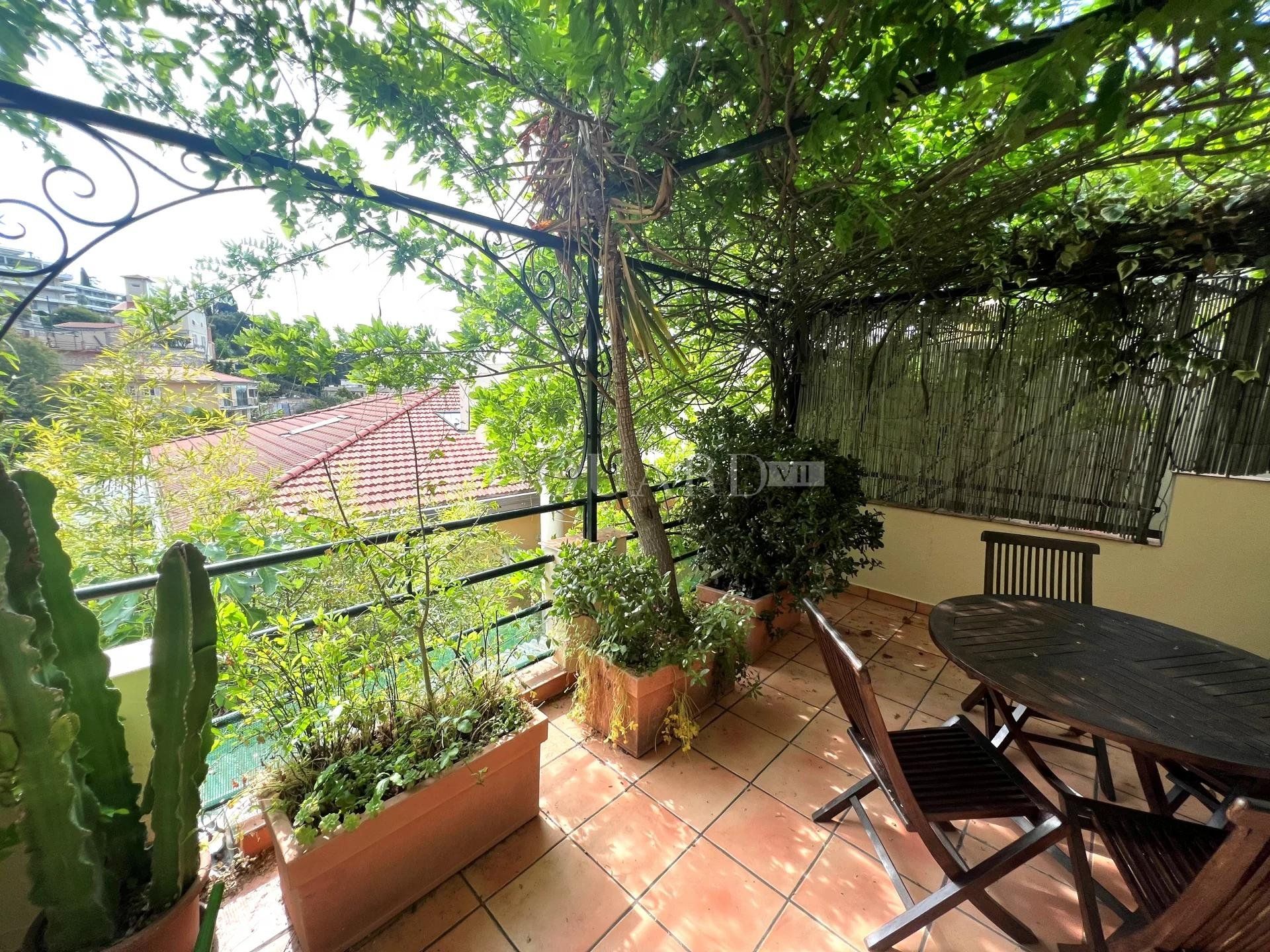 Condominium in Menton, Provence-Alpes-Cote d'Azur 11103542