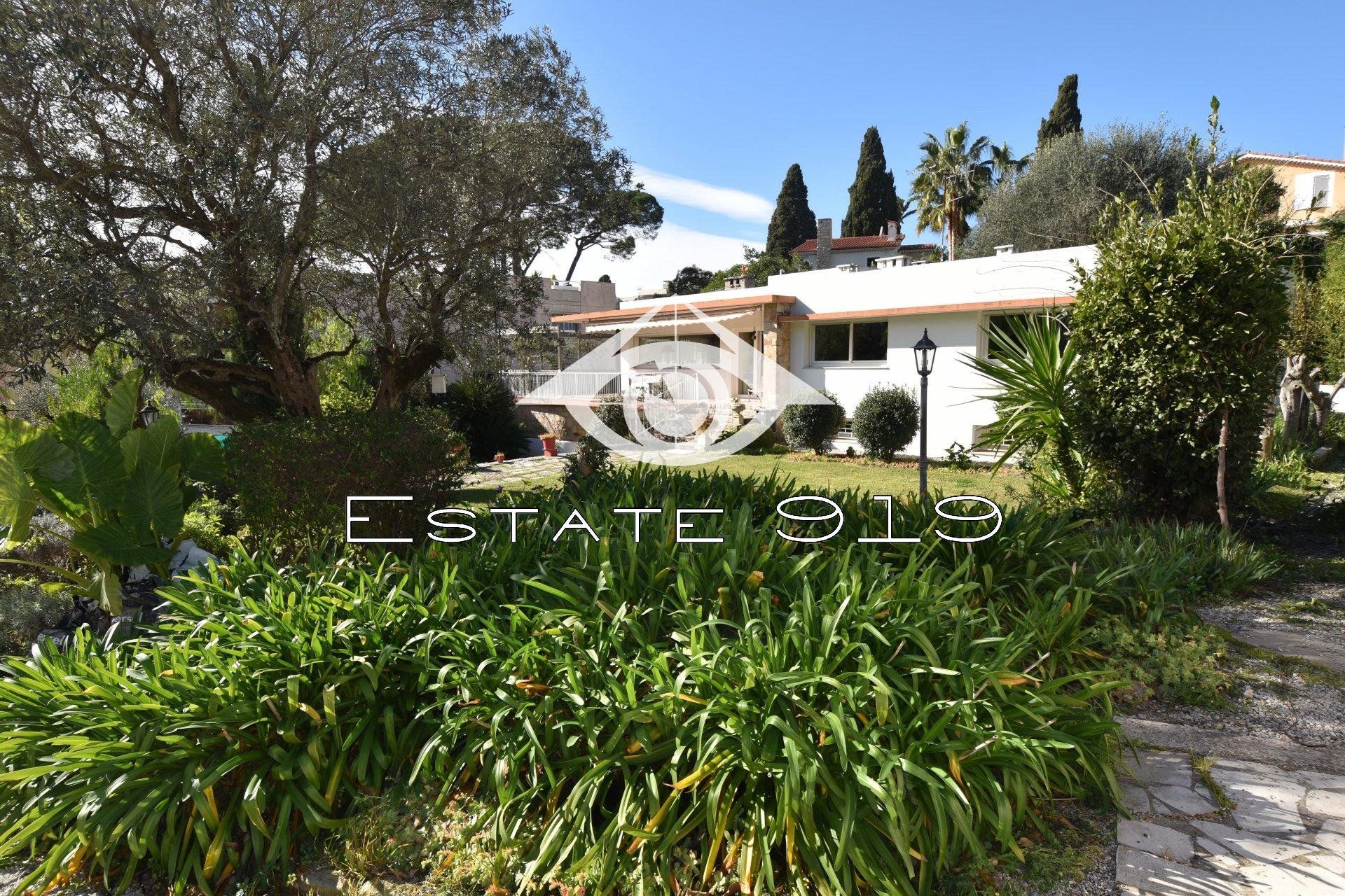 House in Cannes, Alpes-Maritimes 11104341