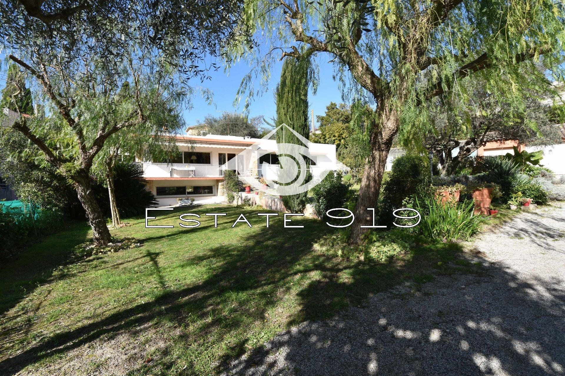 House in Cannes, Alpes-Maritimes 11104341