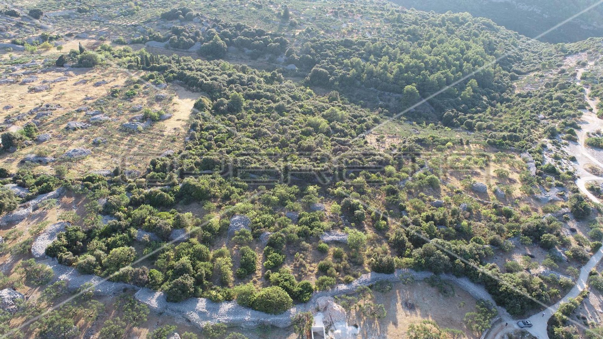 土地 在 Postira, Splitsko-dalmatinska županija 11108479