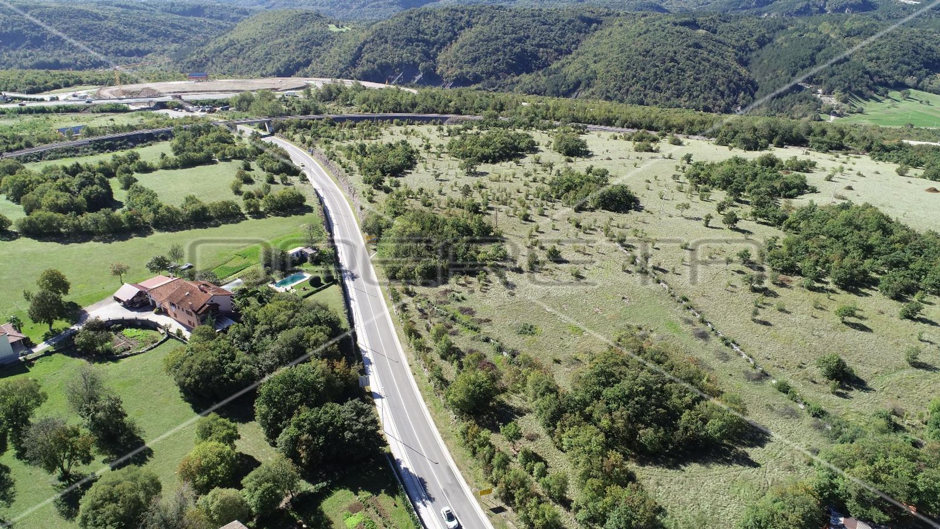 Земельные участки в Lupoglav, Istarska županija 11108519