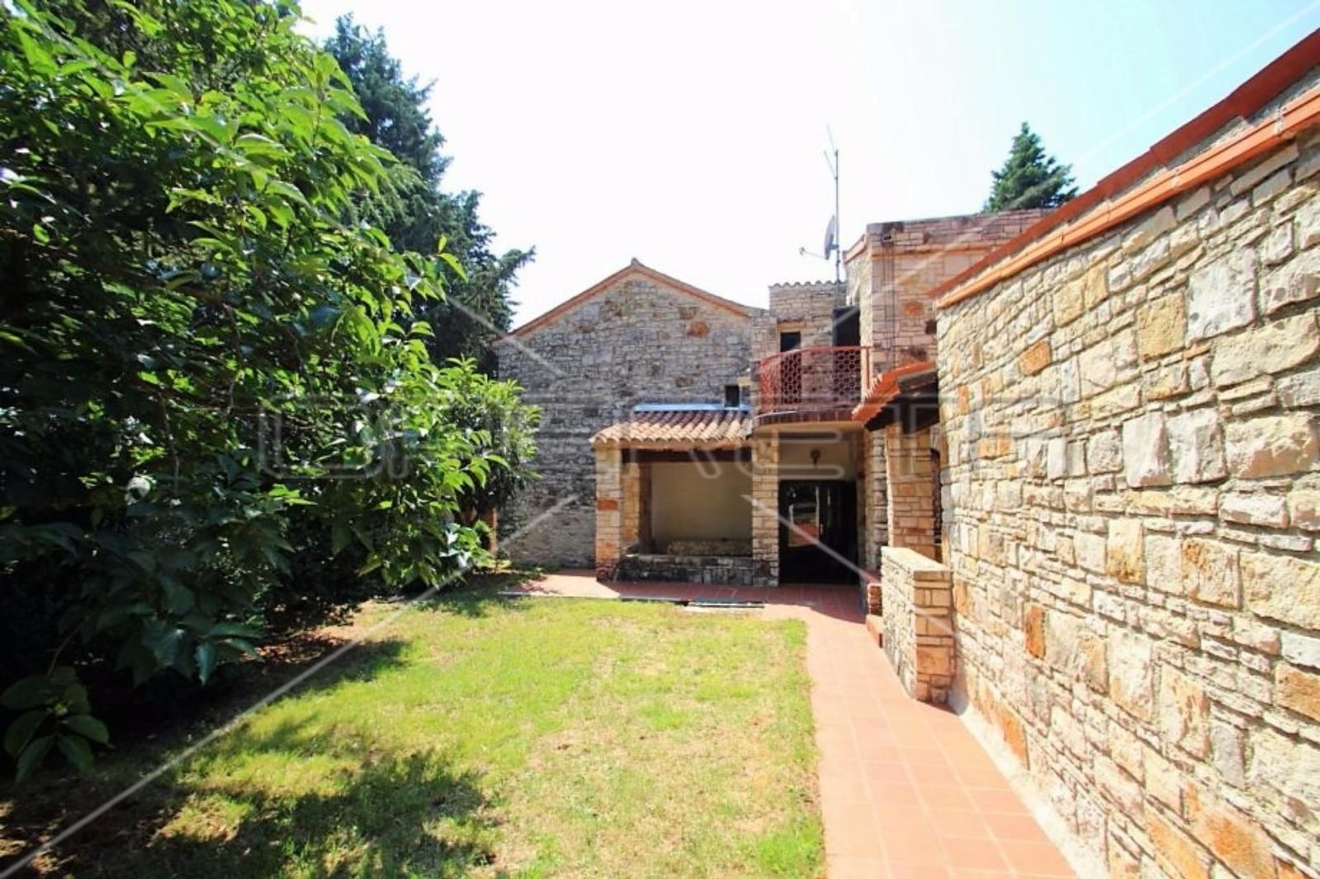 casa en Novigrad, Istarska županija 11108699