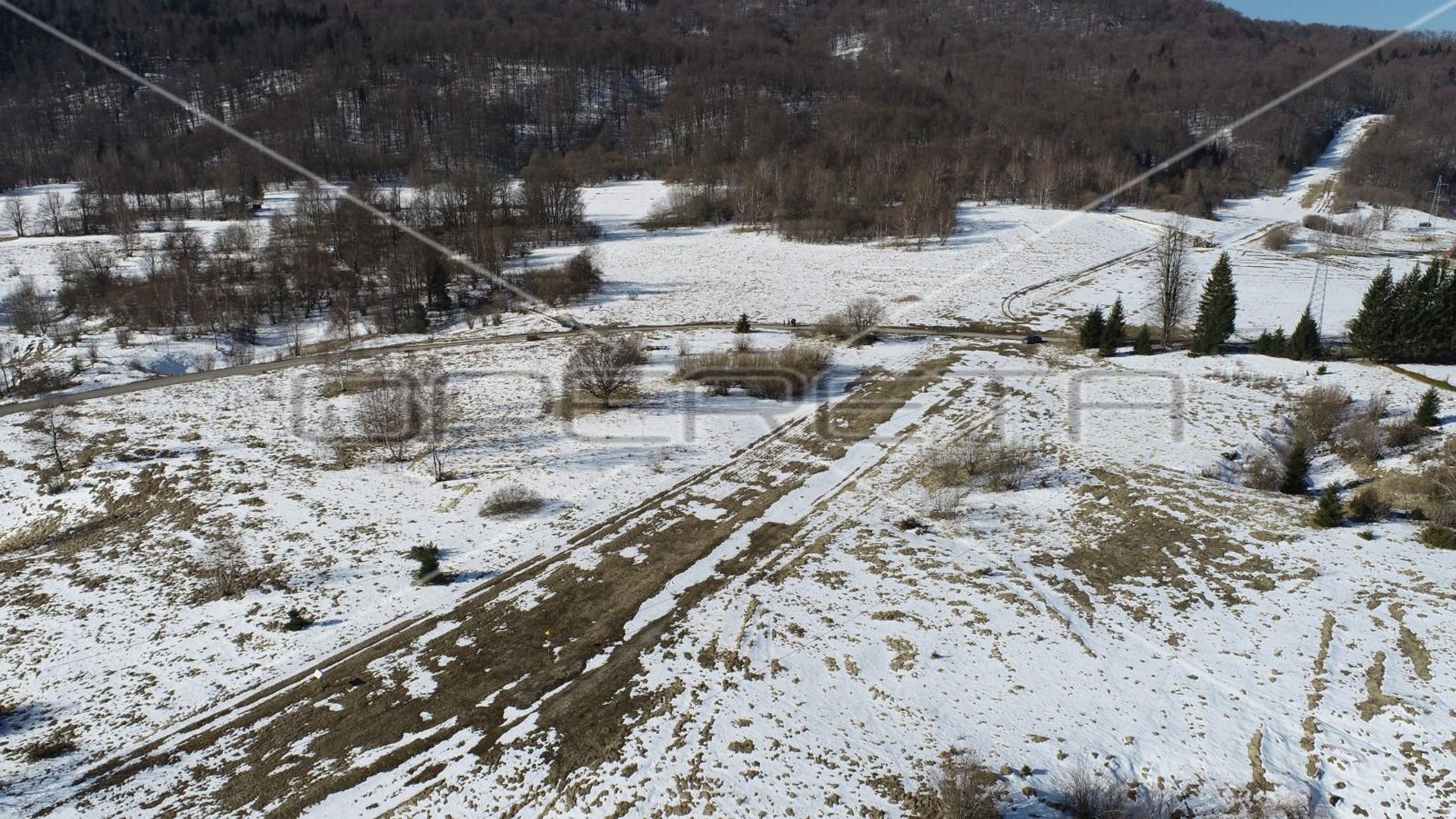 土地 在 Zalesina, Primorsko-goranska županija 11108872