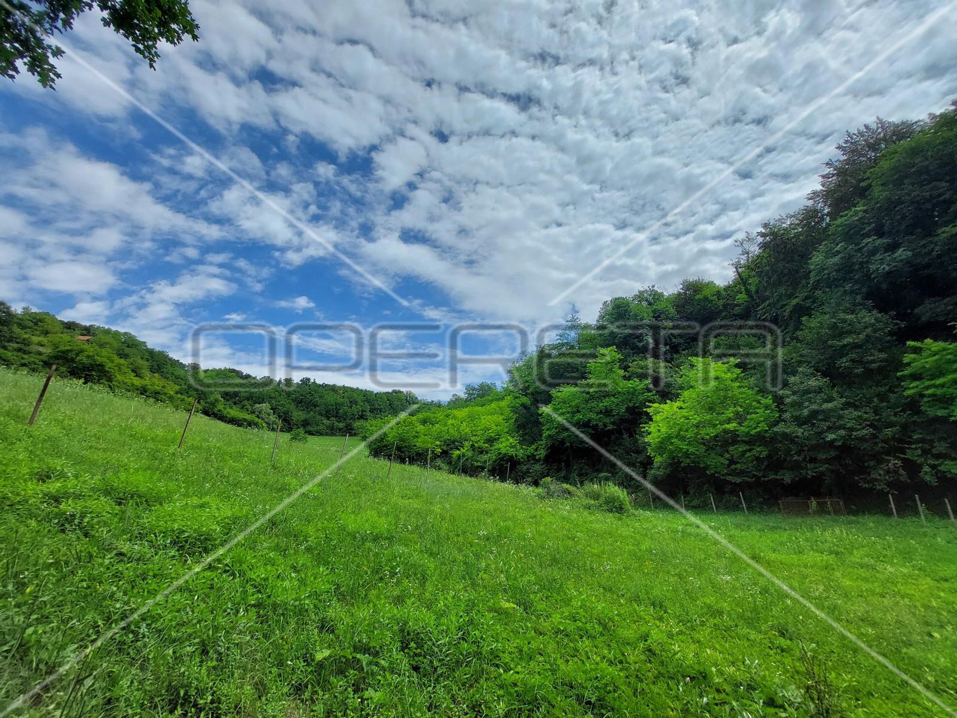 Terre dans Tuhelj, Krapinsko-Zagorska Zupanija 11109302