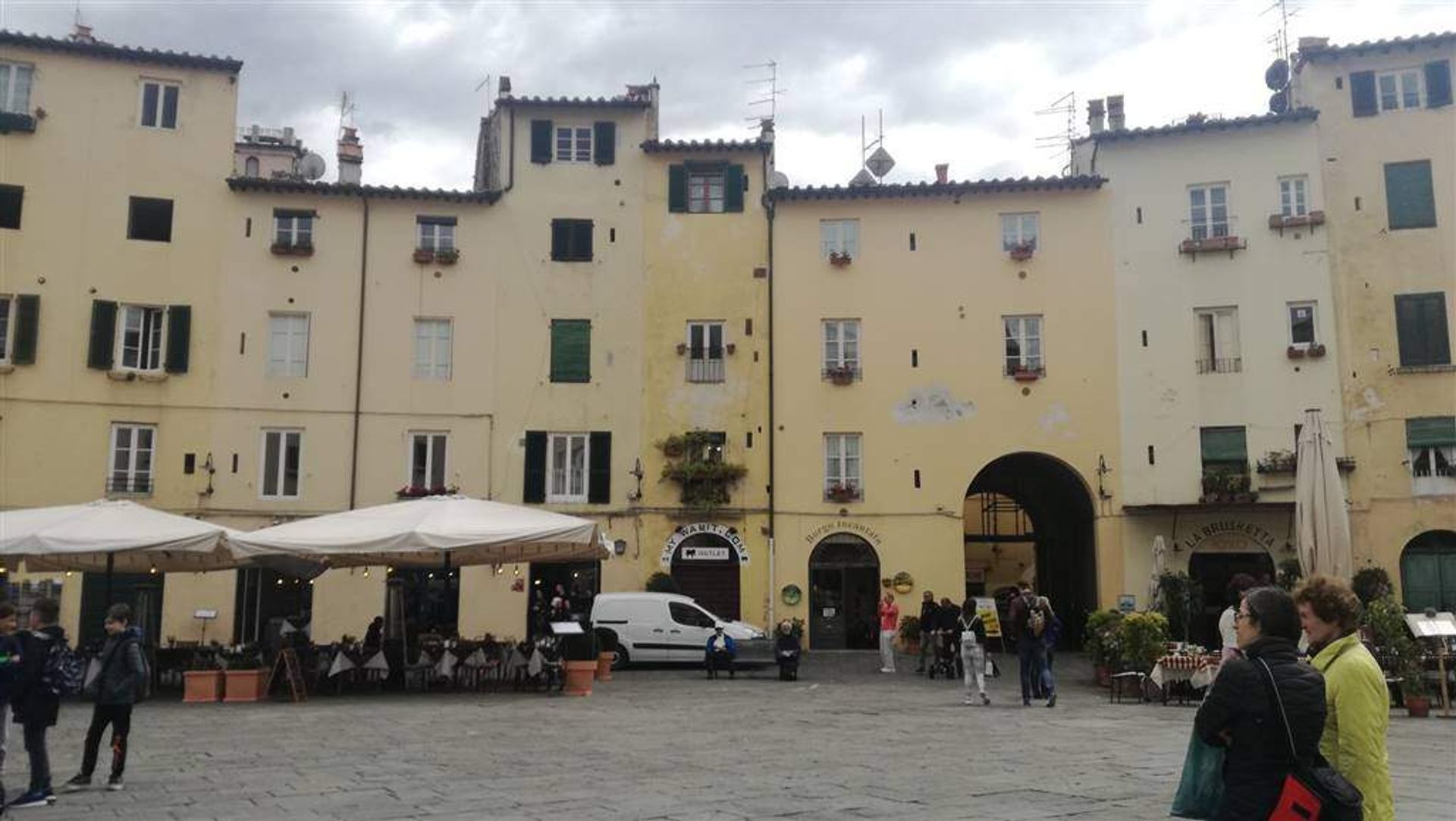 Condominium in Lucca, Toscana 11109799