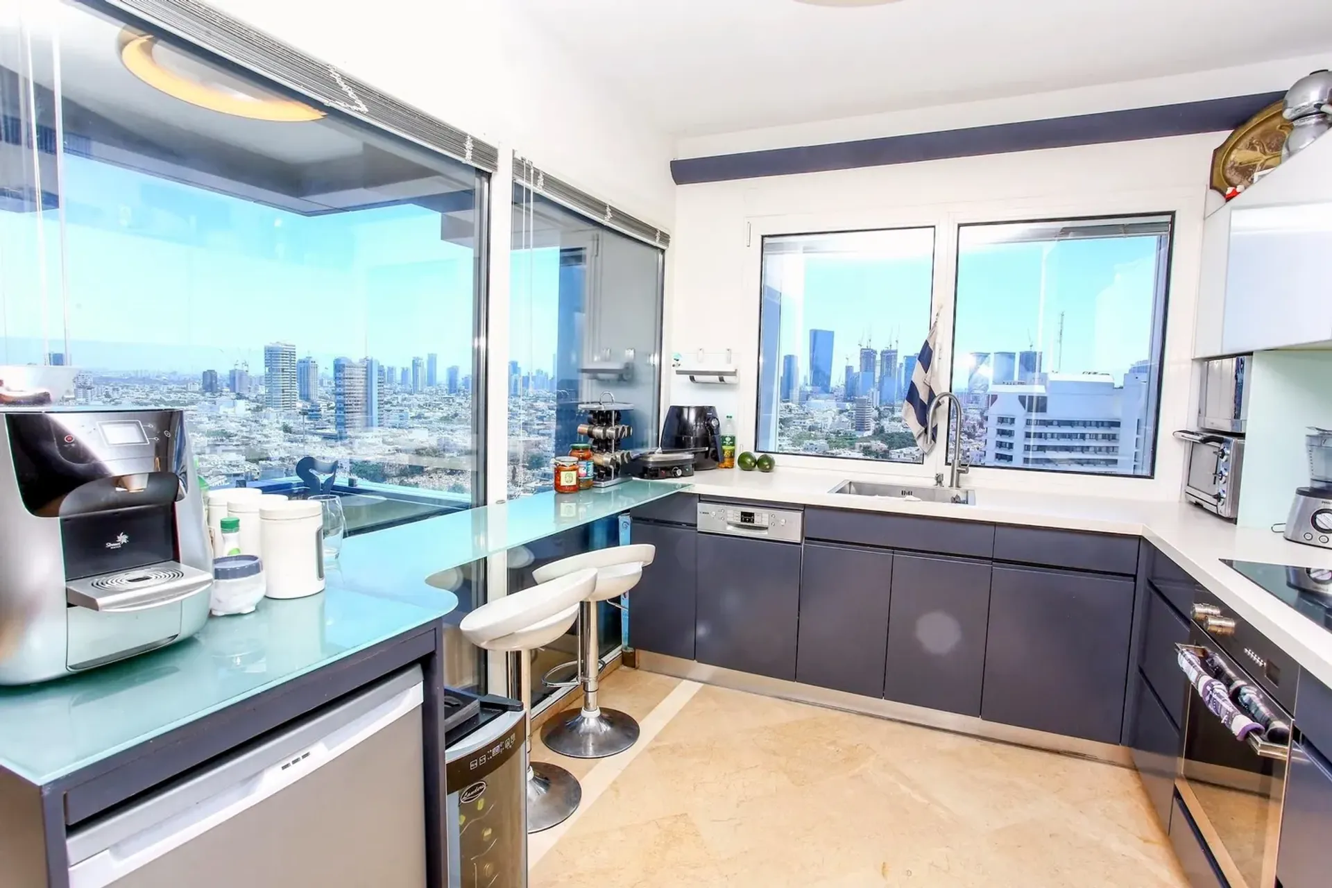 Condominio en Puerto de Tel Aviv, Tel Aviv 11113752