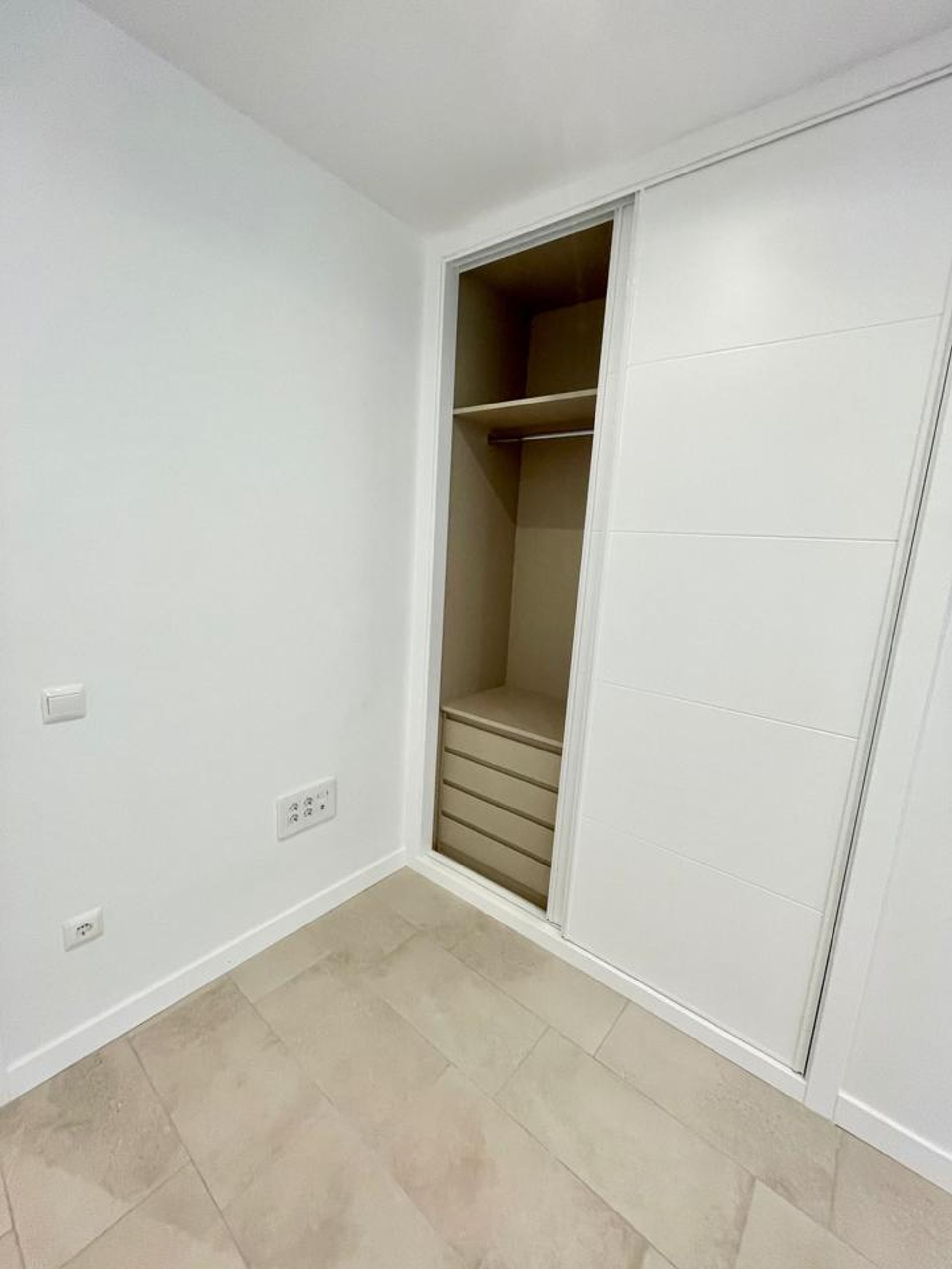 Condominium in Madrid, Comunidad de Madrid 11113782