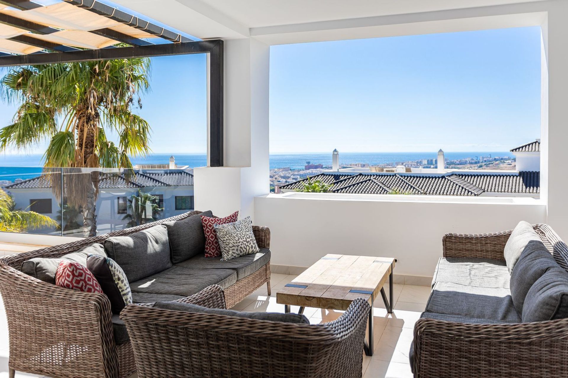 Condominium in Estepona, Andalucía 11114709