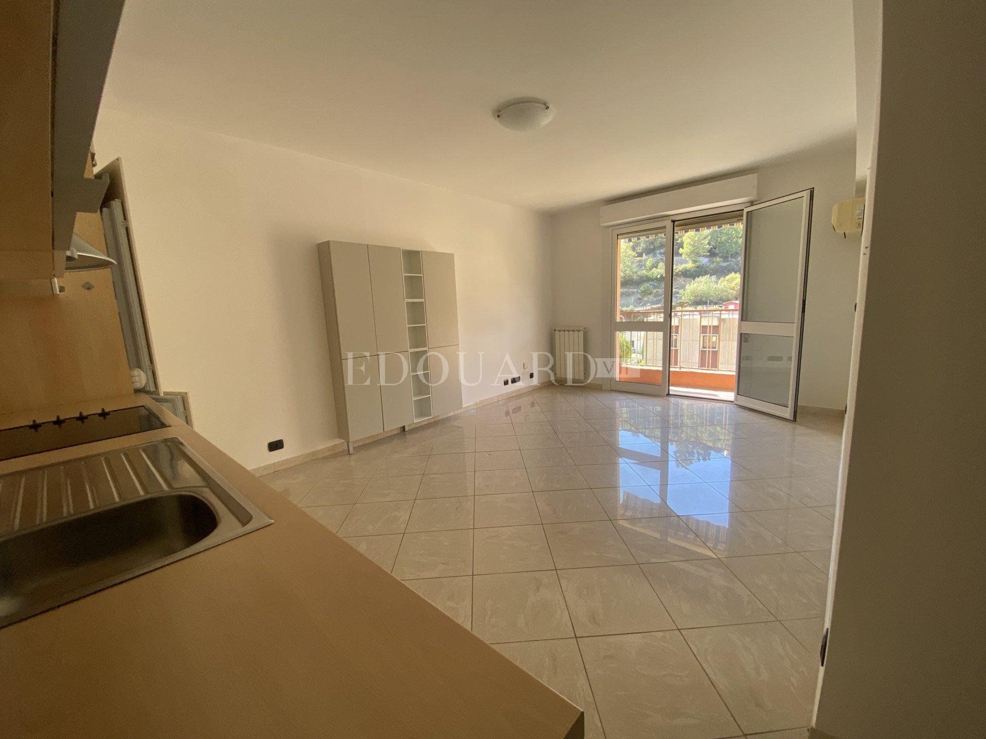 Condominium in Menton, Provence-Alpes-Cote d'Azur 11116472