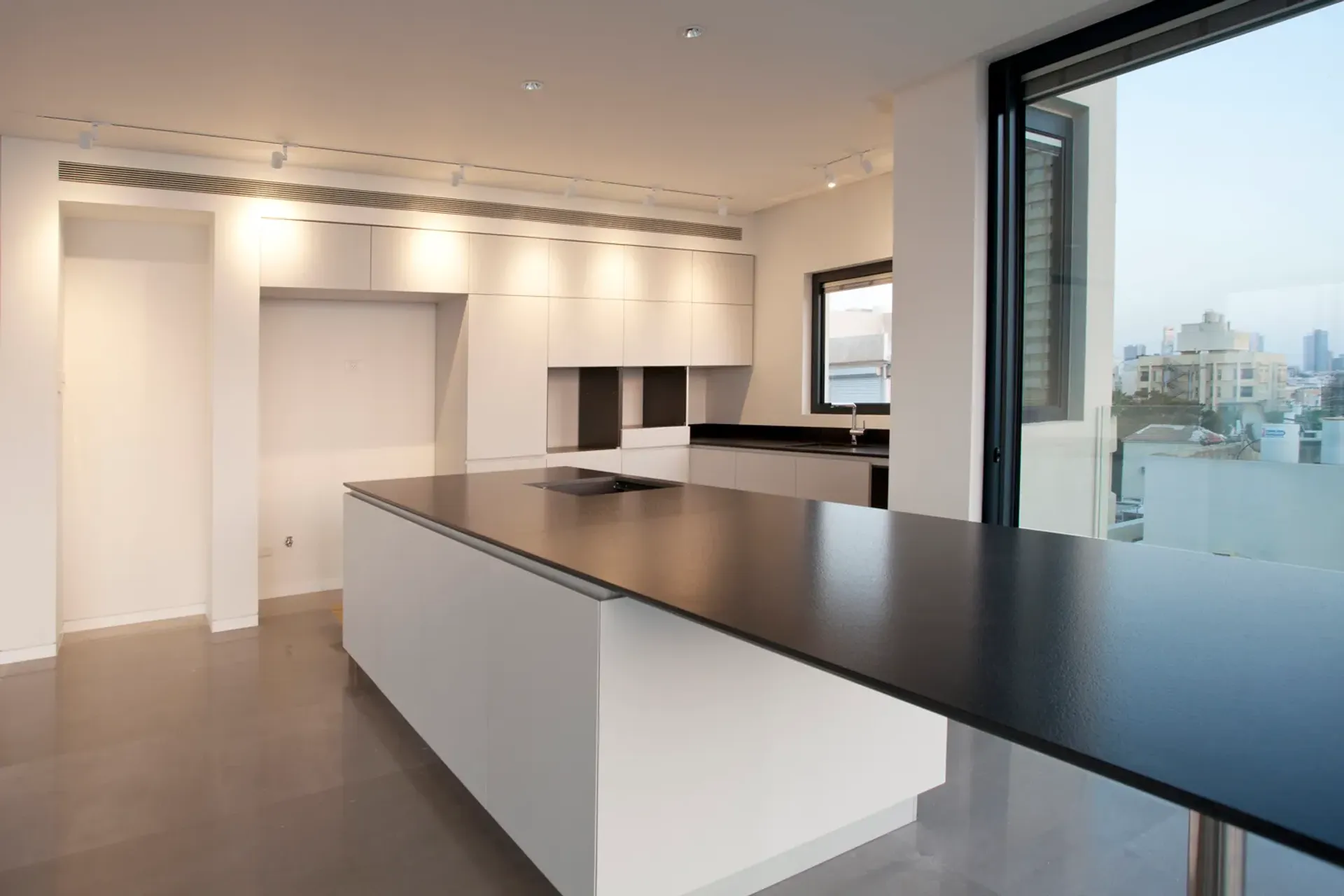 Condominium in Tel Aviv-Yafo, 6 J. L. Gordon Street 11117455