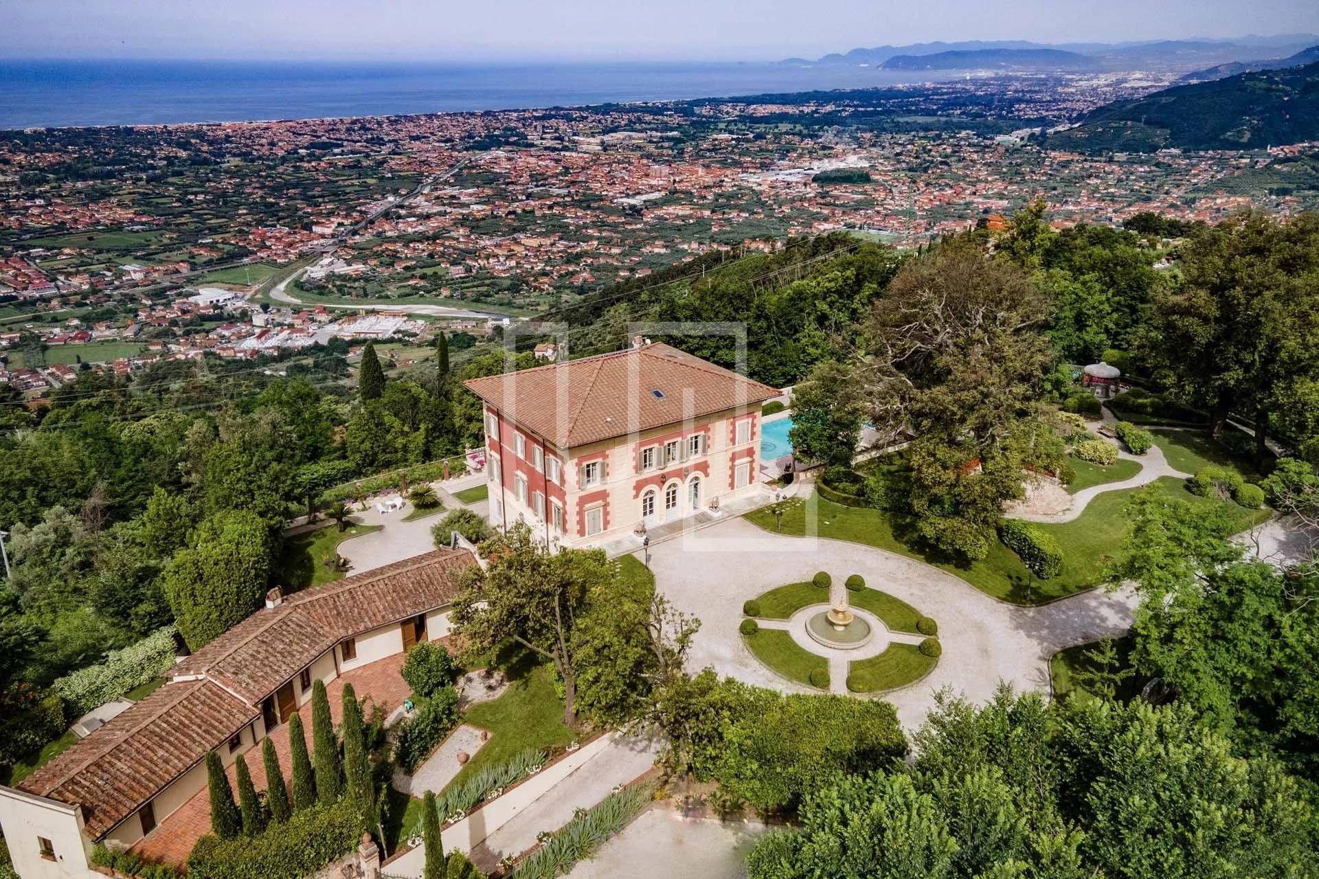 Rumah di Pietrasanta, Tuscany 11117533