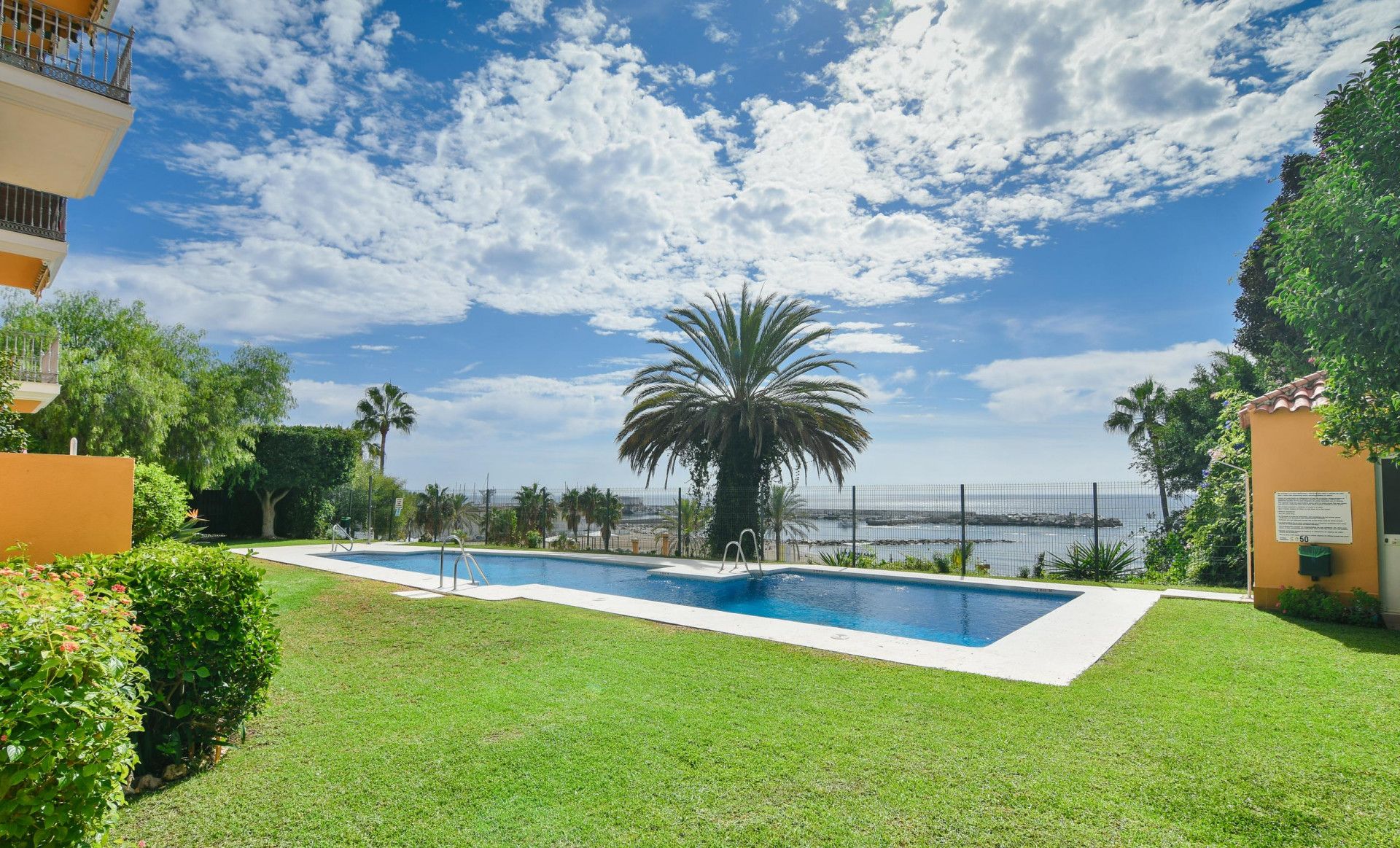 Condominium in Marbella, Andalucía 11119843