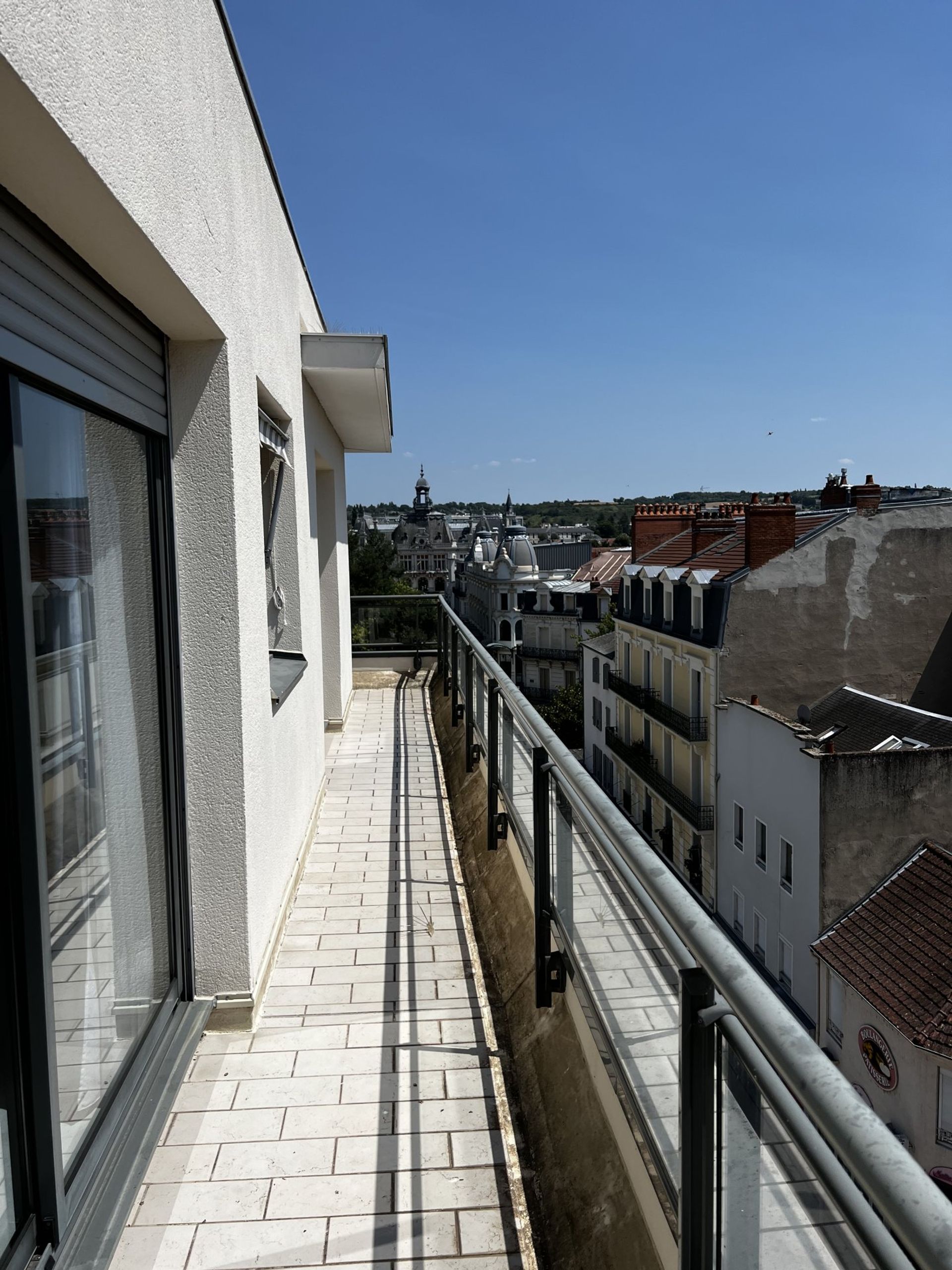 Condominium in Vichy, Allier 11121382