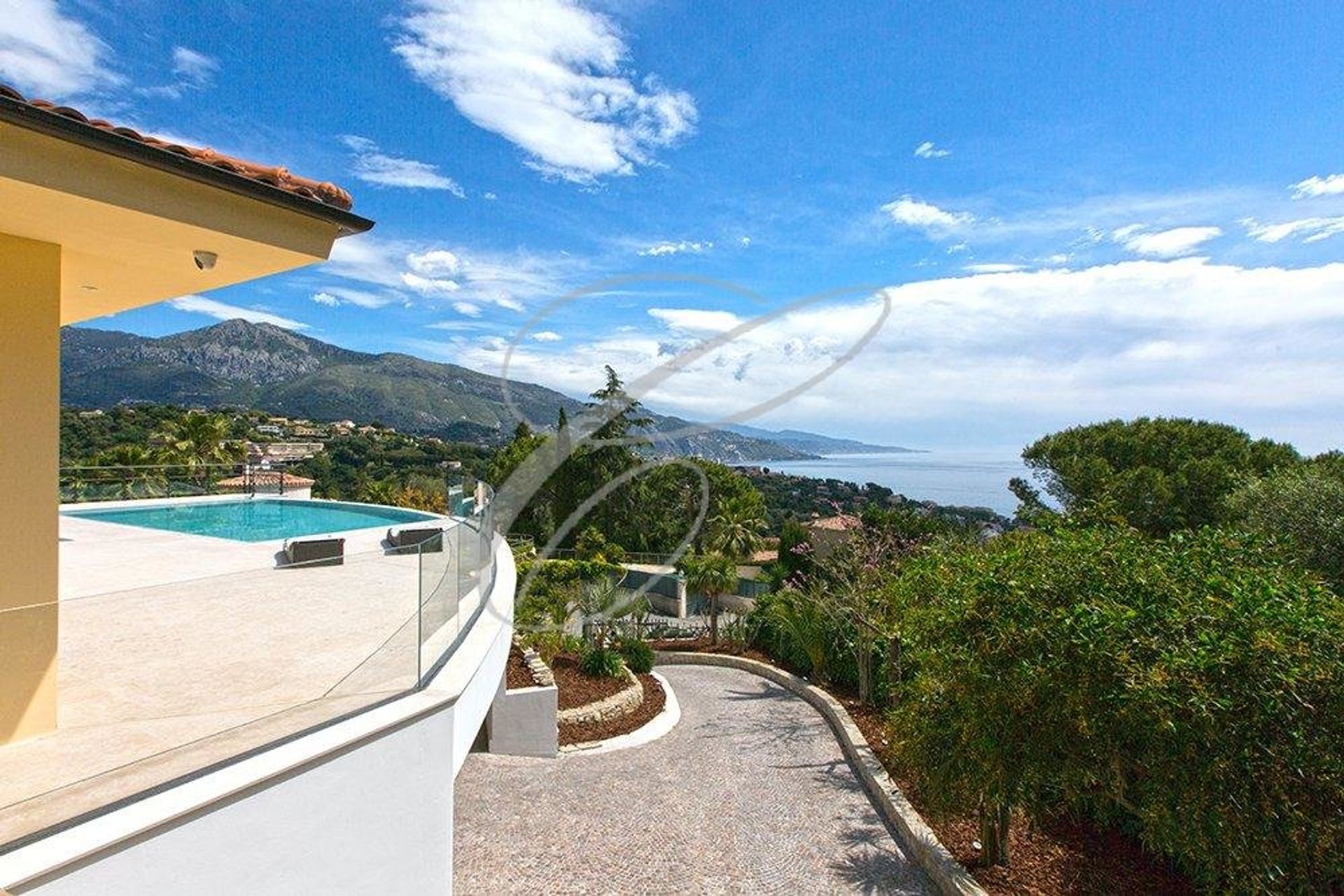 casa en Roquebrune-Cap-Martin, Alpes-Maritimes 11121440