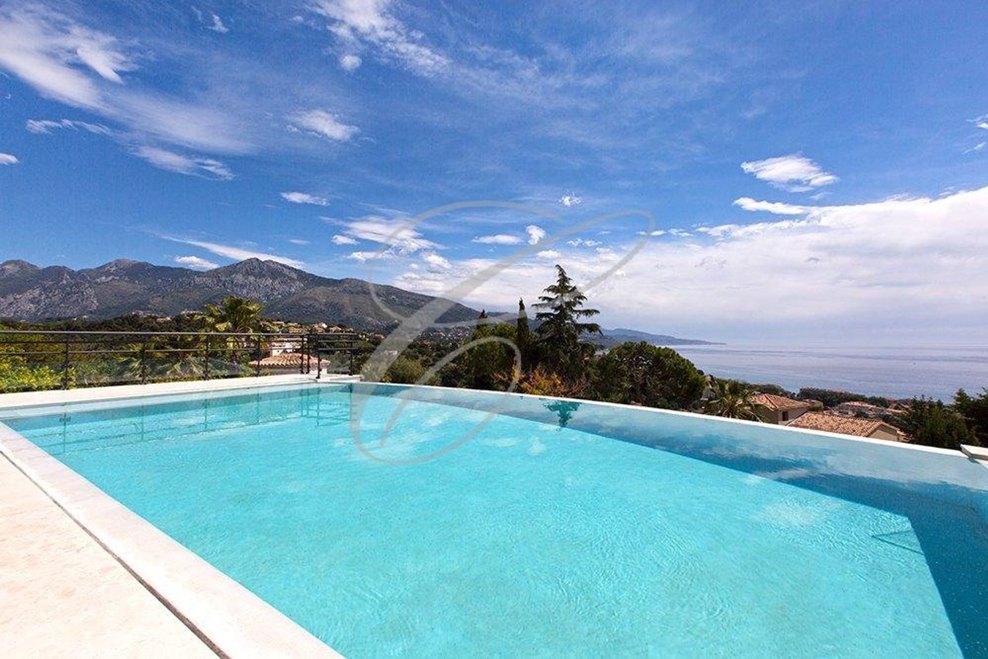 casa en Roquebrune-Cap-Martin, Alpes-Maritimes 11121440