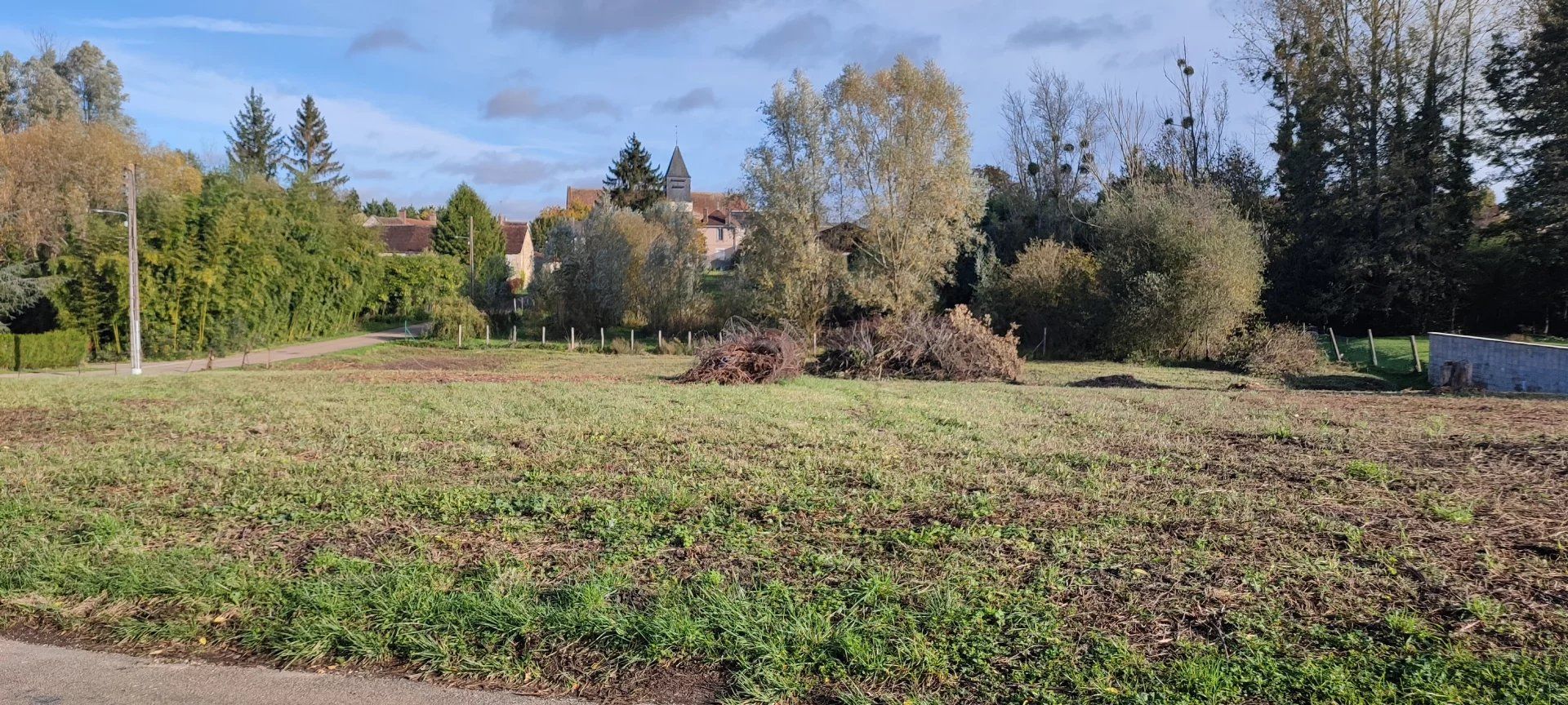 Land in Fleury-la-Vallée, Bourgogne-Franche-Comte 11121696