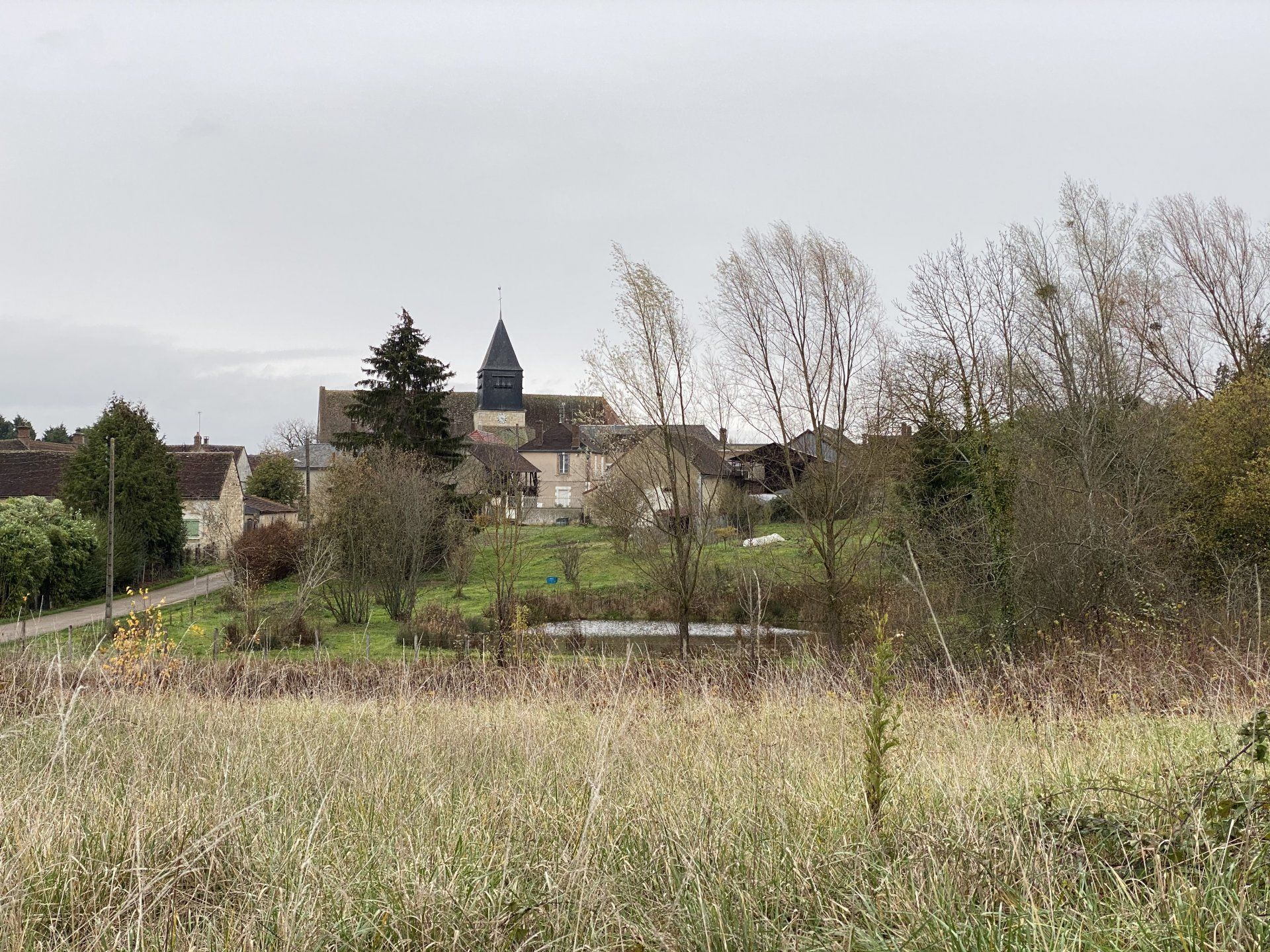 土地 在 Fleury-la-Vallée, Yonne 11121696