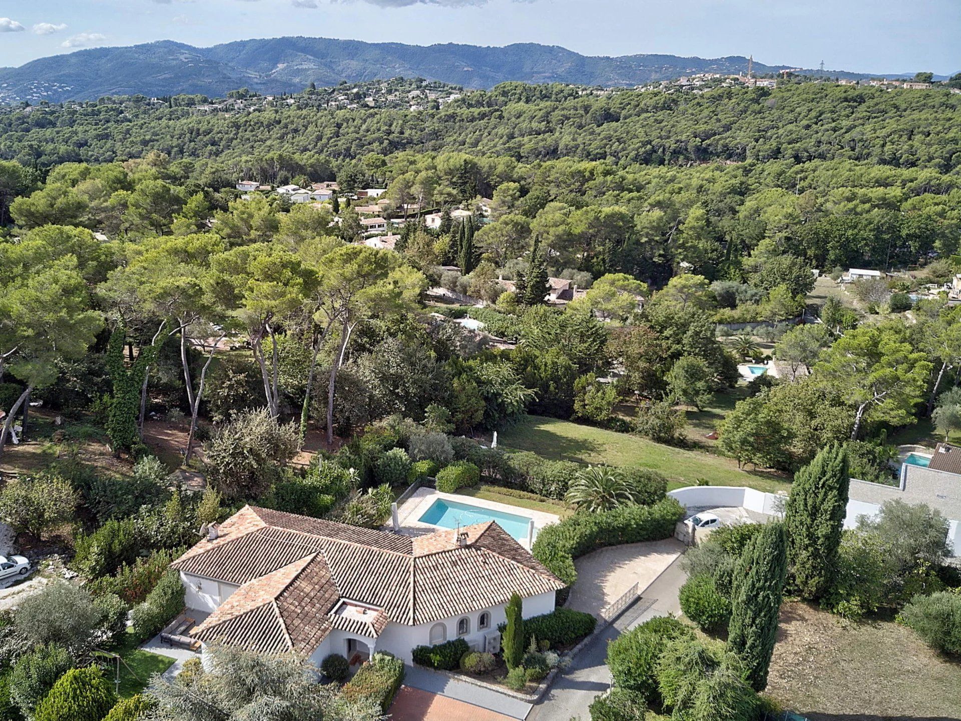 rumah dalam Mougins, Alpes-Maritimes 11122681