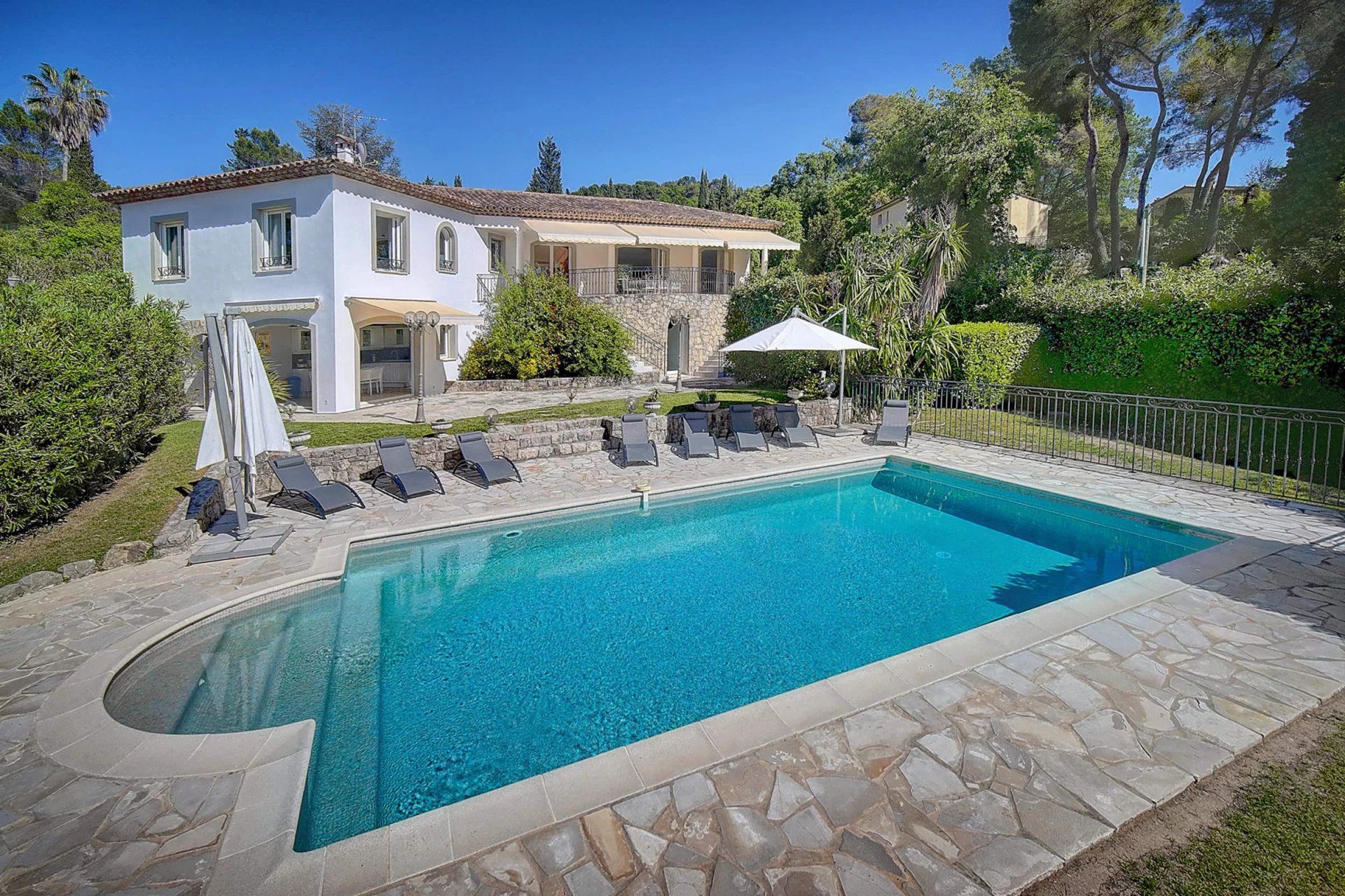 Haus im Mougins, Alpes-Maritimes 11122681