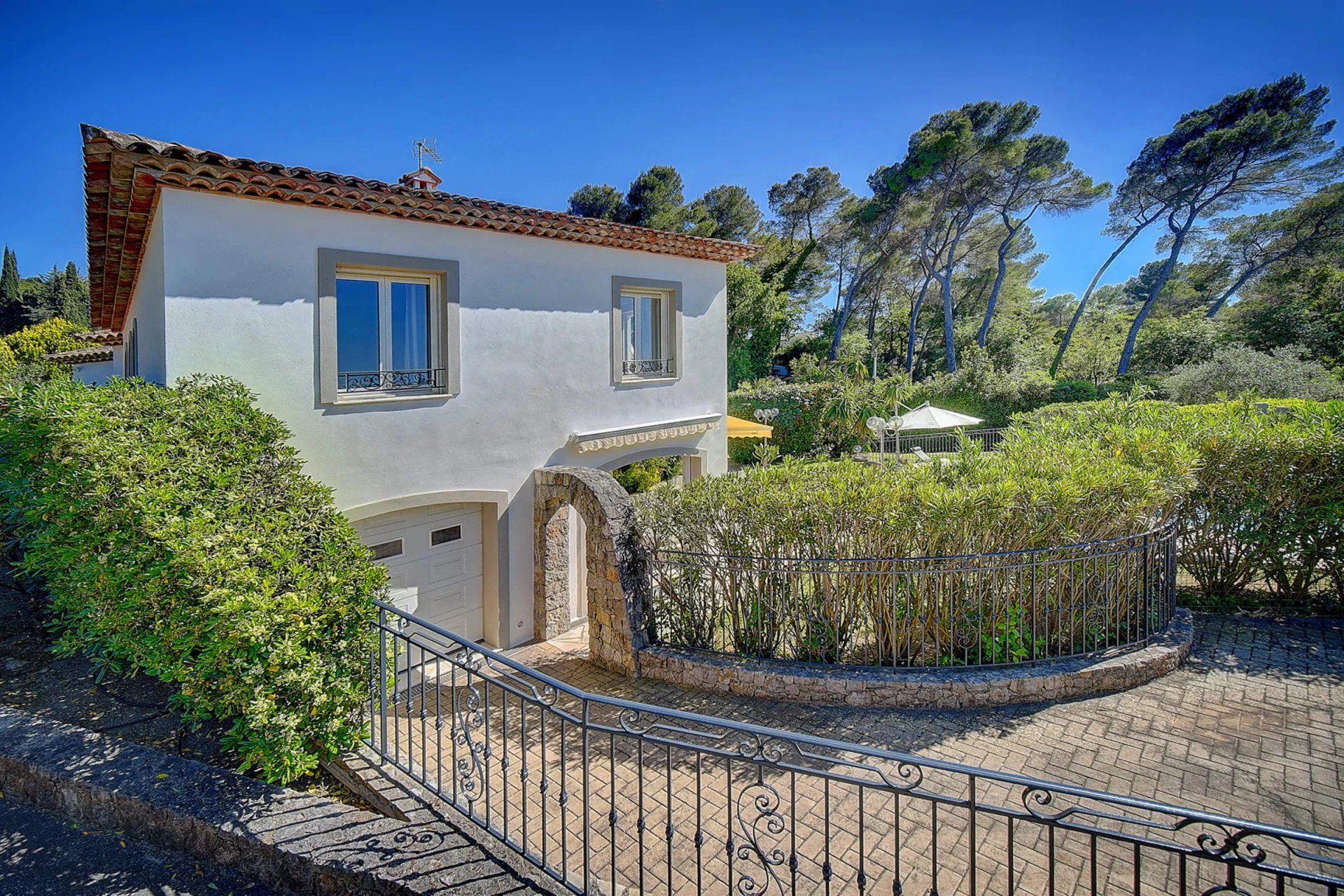 rumah dalam Mougins, Alpes-Maritimes 11122681