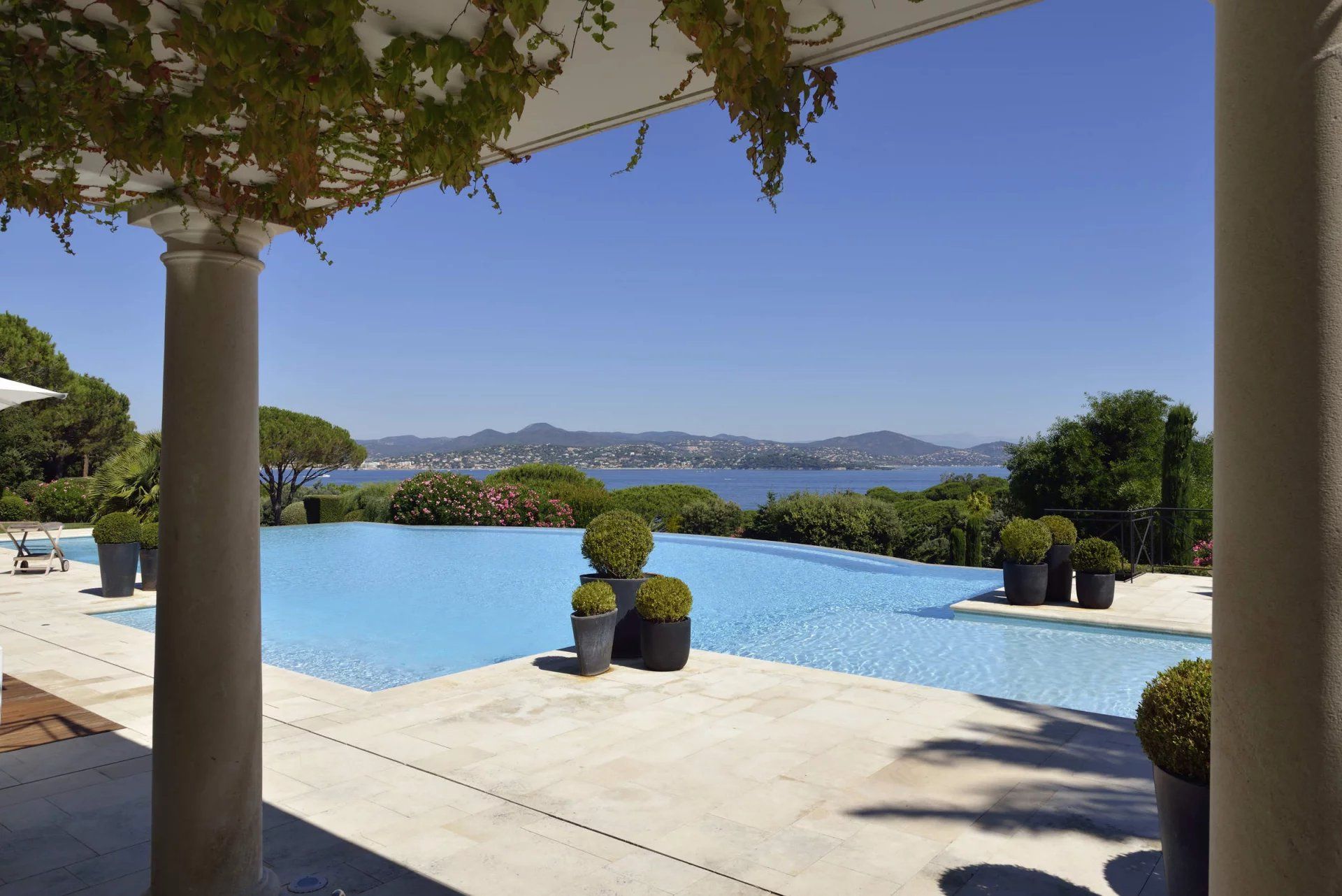 Talo sisään Saint-Tropez, Provence-Alpes-Cote d'Azur 11123236