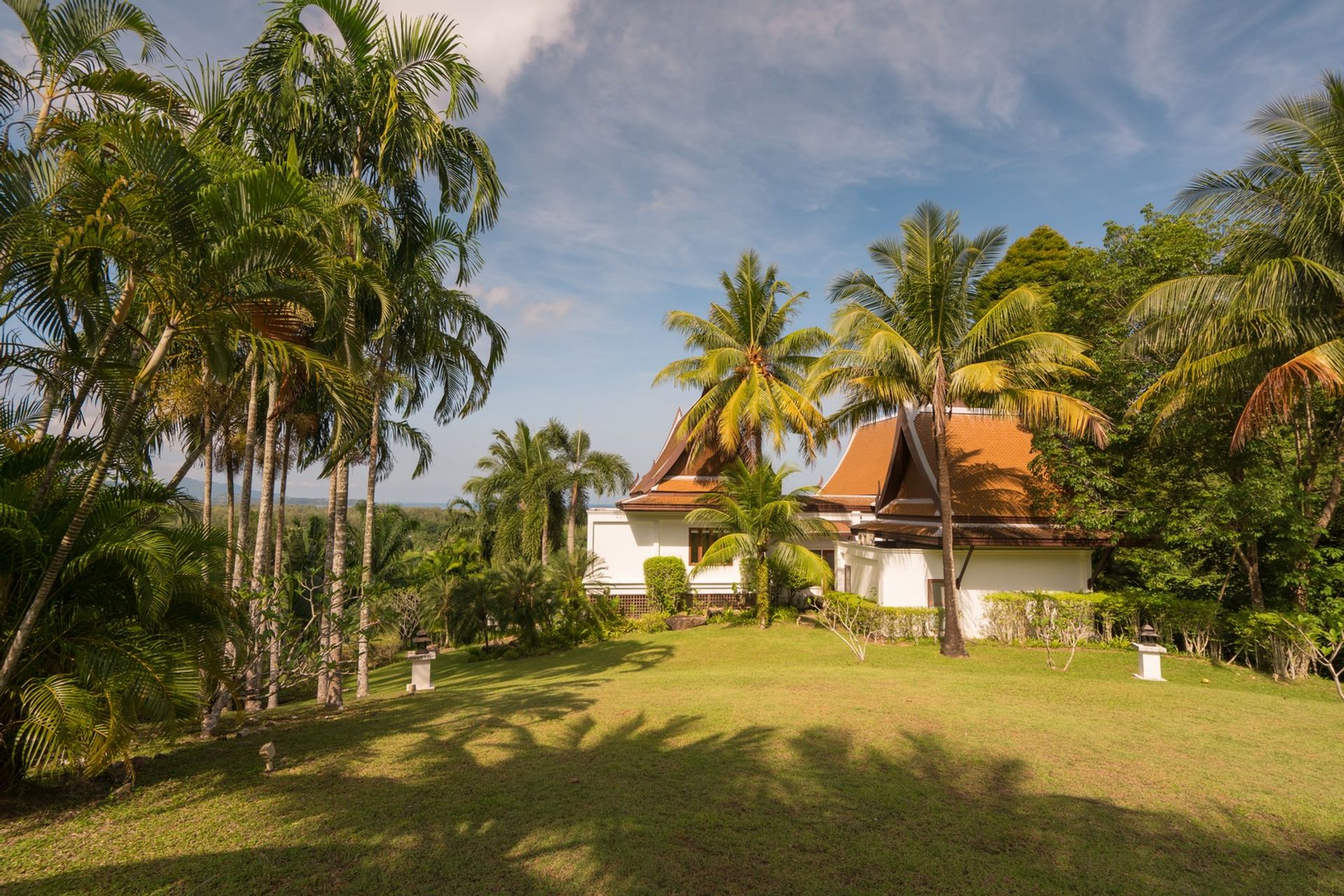 Dom w Tambon Choeng Thale, Chang Wat Phuket 11123555