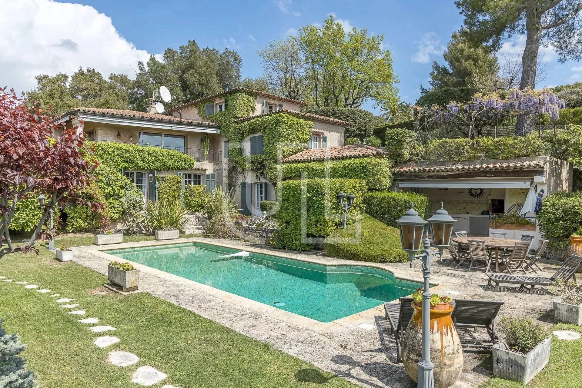 Casa nel Saint-Paul-de-Vence, Provence-Alpes-Côte d'Azur 11123724