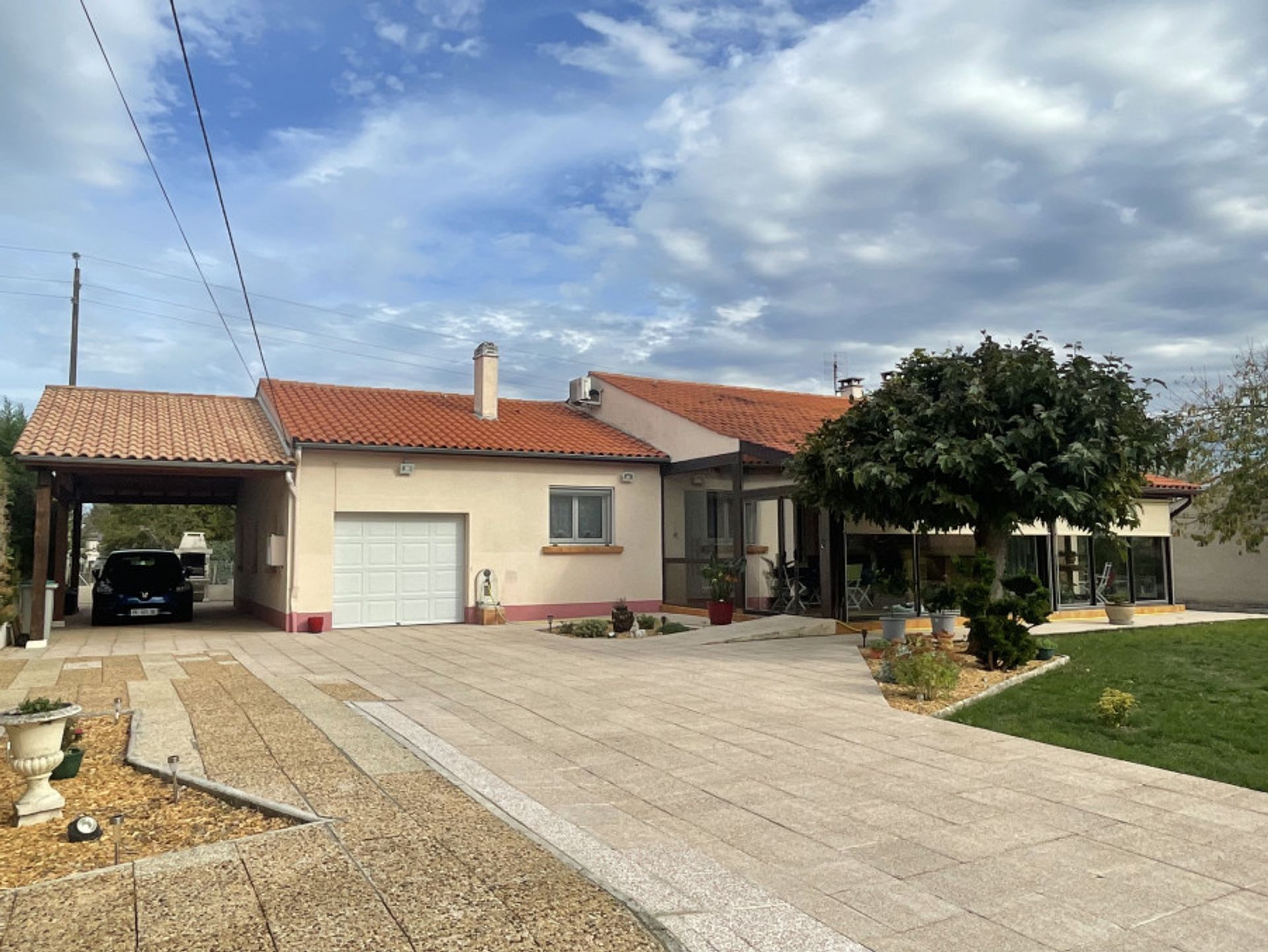 Dom w Condezaygues, Nouvelle-Aquitaine 11123831