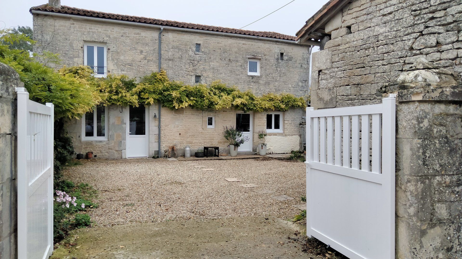 Huis in Ruffec, Nouvelle-Aquitaine 11124934