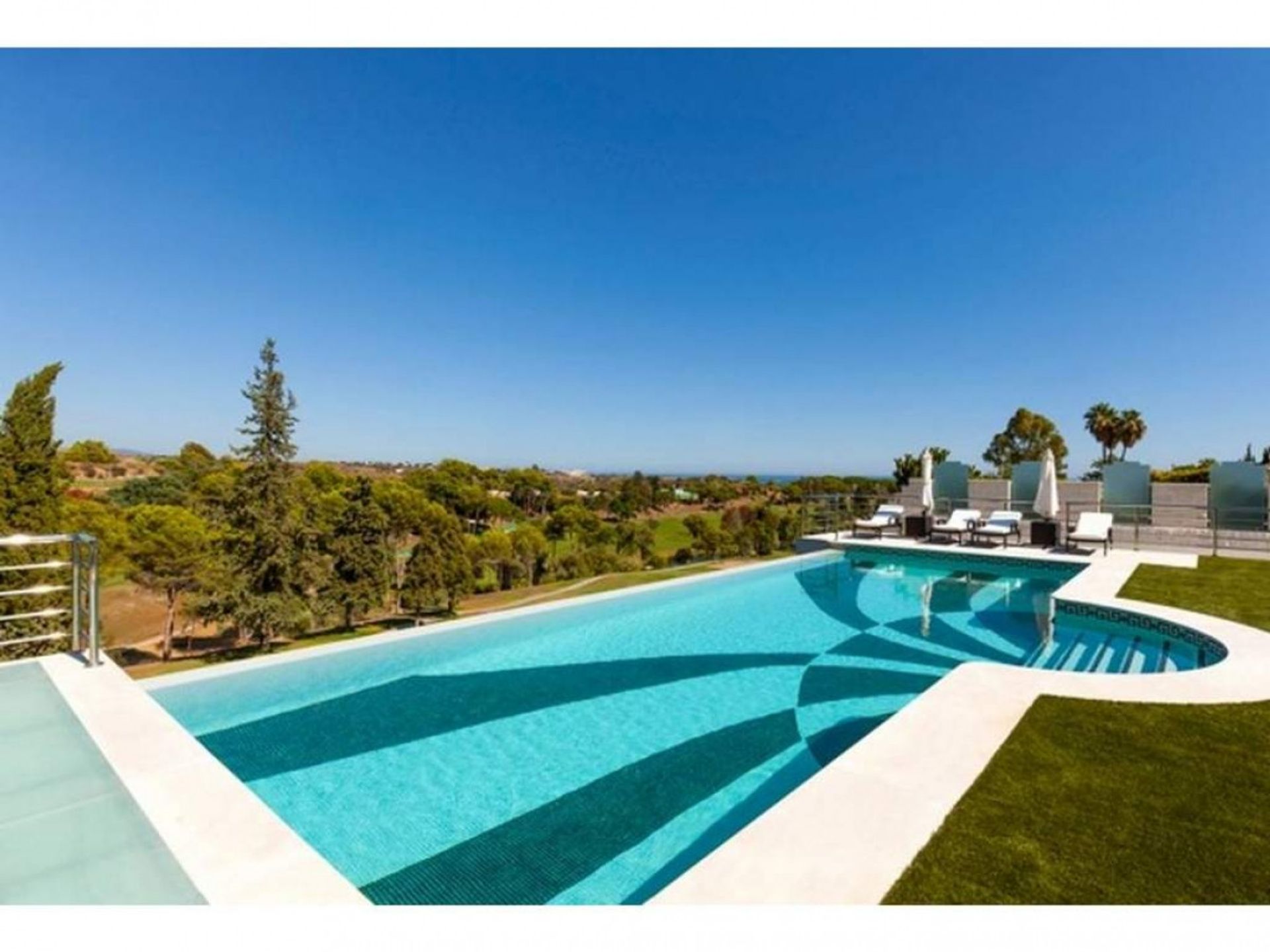 House in Marbella, Andalusia 11125587