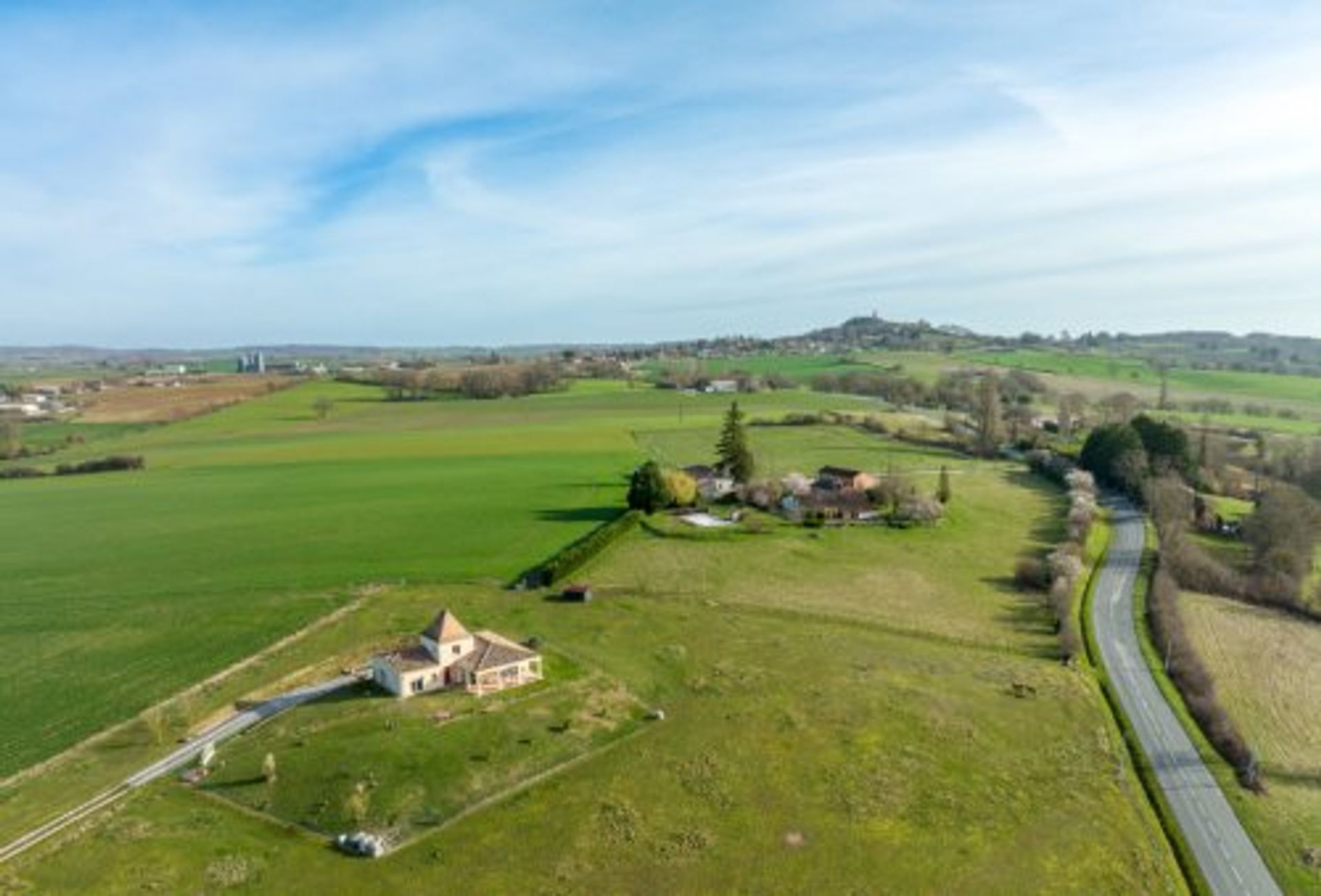 Talo sisään Monbahus, Nouvelle-Aquitaine 11126614