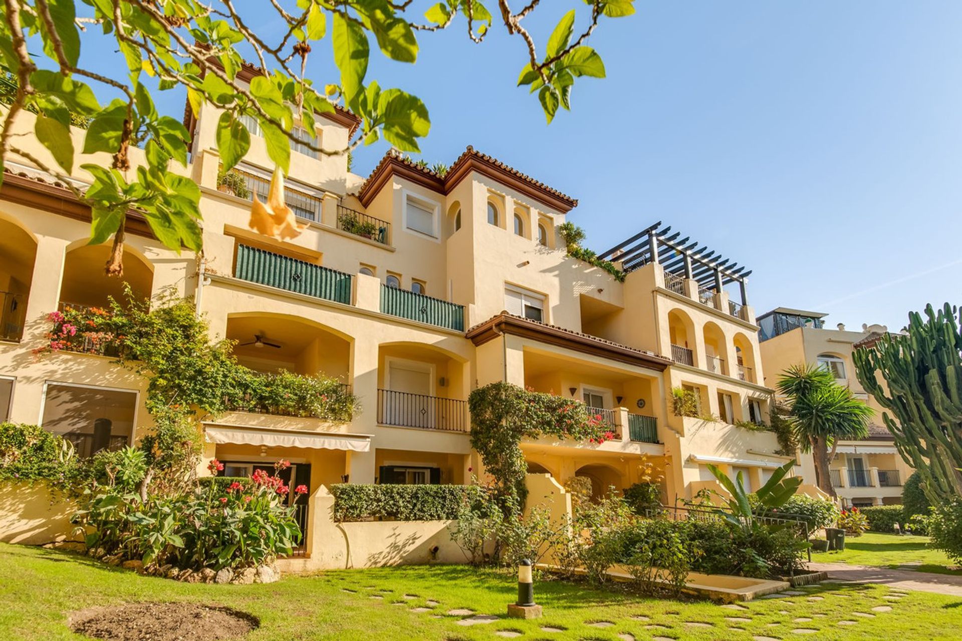 Condominium dans San Pedro de Alcántara, Andalousie 11127749