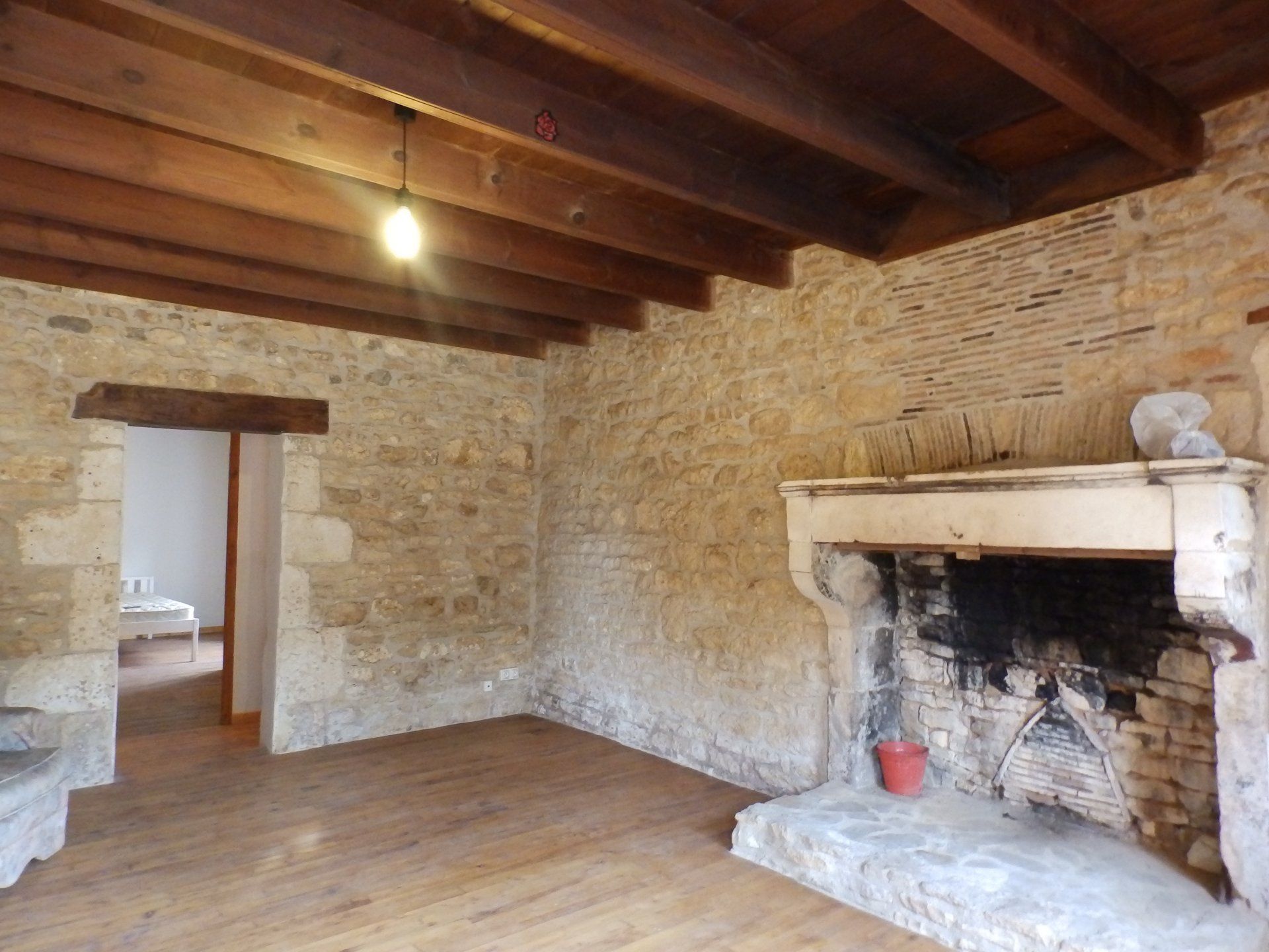 Hus i Val-de-Bonnieure, Nouvelle-Aquitaine 11128259