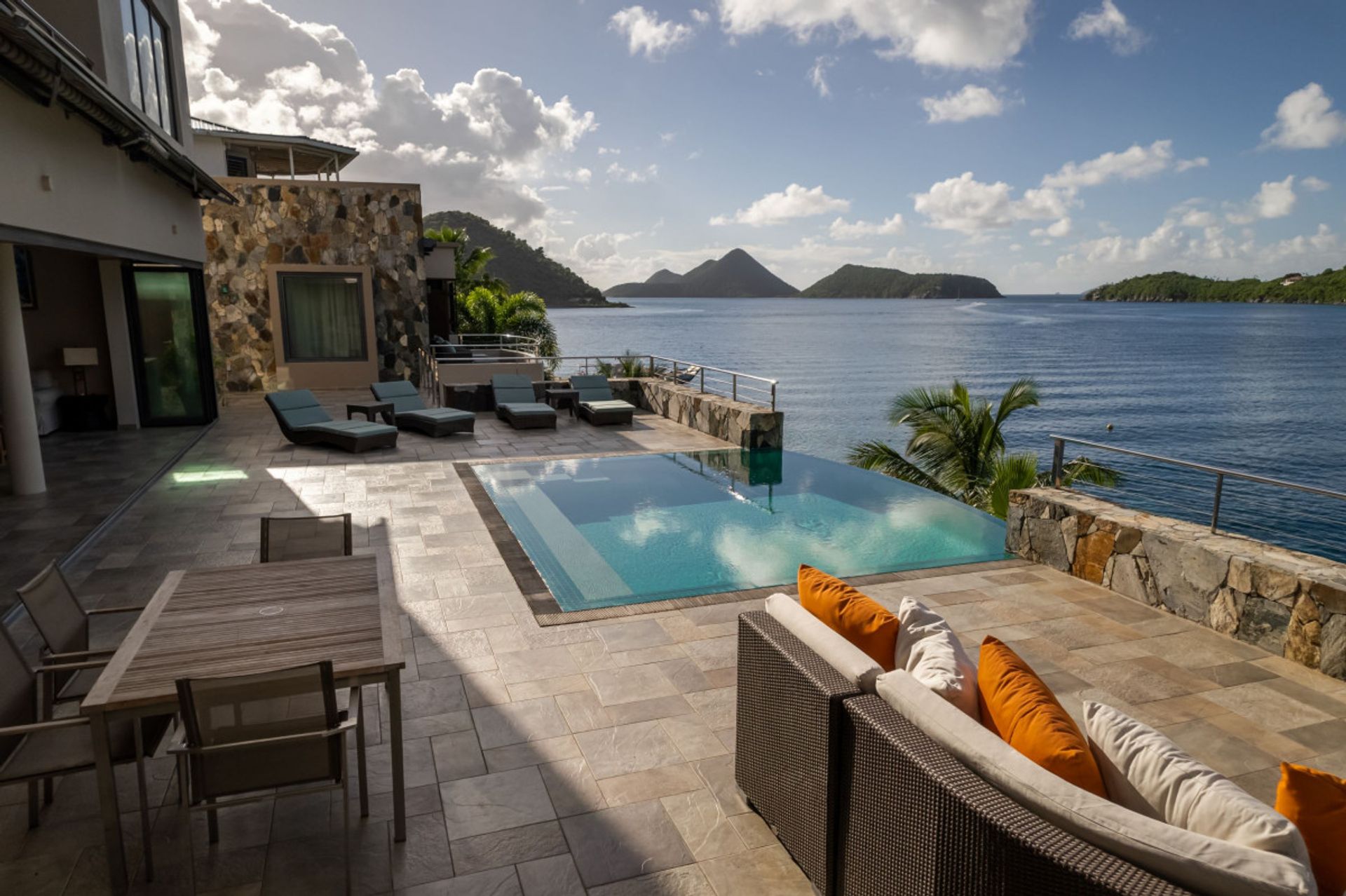 House in Coral Bay, Virgin Islands 11128556