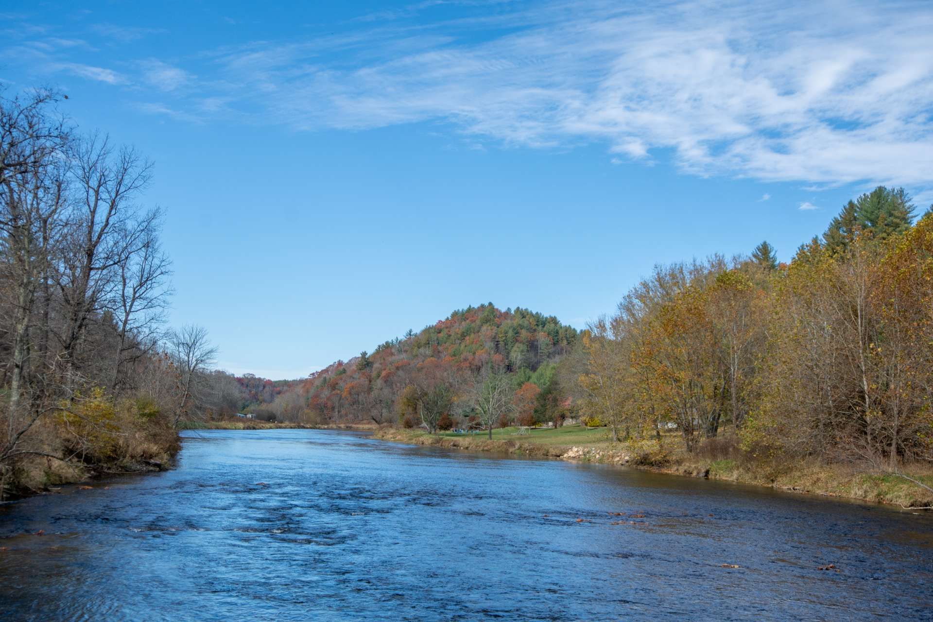 房子 在 Crumpler, North Carolina 11128657