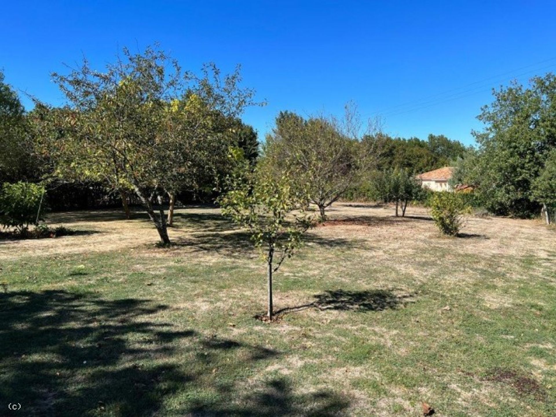 Hus i Nanteuil-en-Vallee, Nouvelle-Aquitaine 11128679