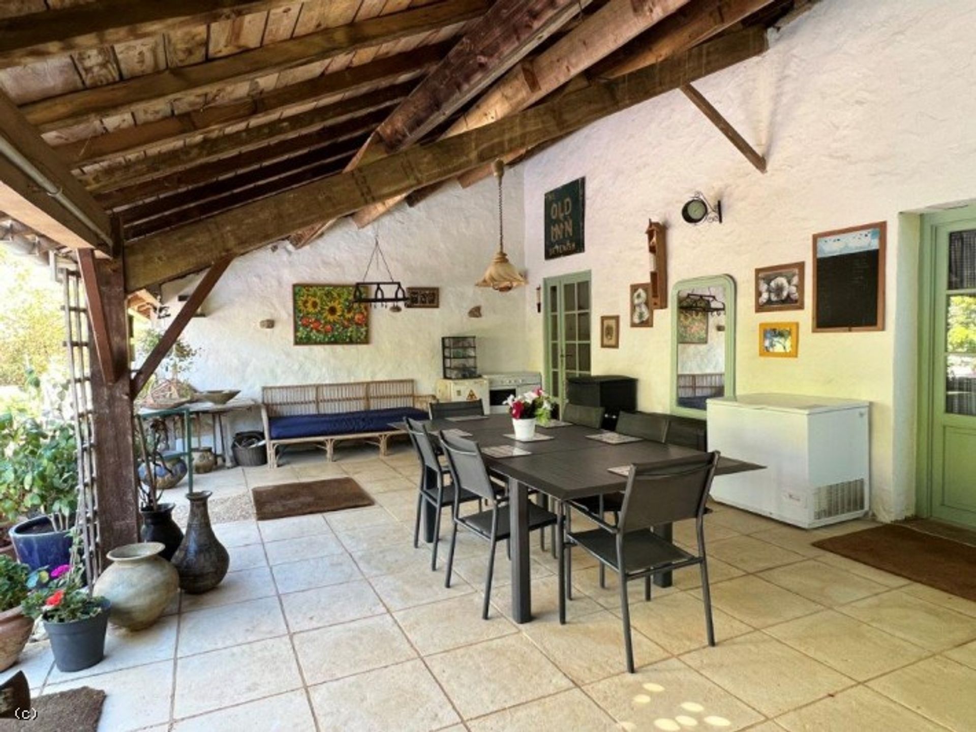 Hus i Nanteuil-en-Vallee, Nouvelle-Aquitaine 11128679