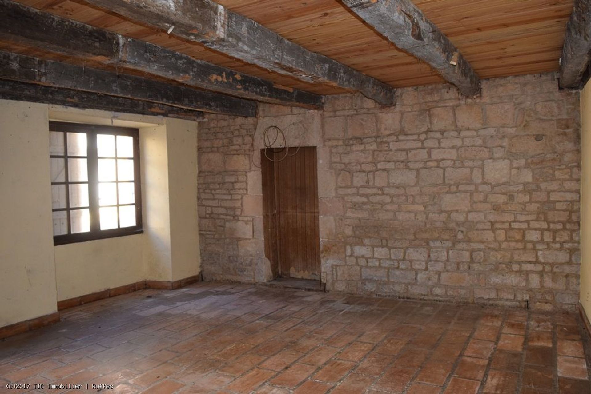 Hus i Nanteuil-en-Vallee, Nouvelle-Aquitaine 11128680