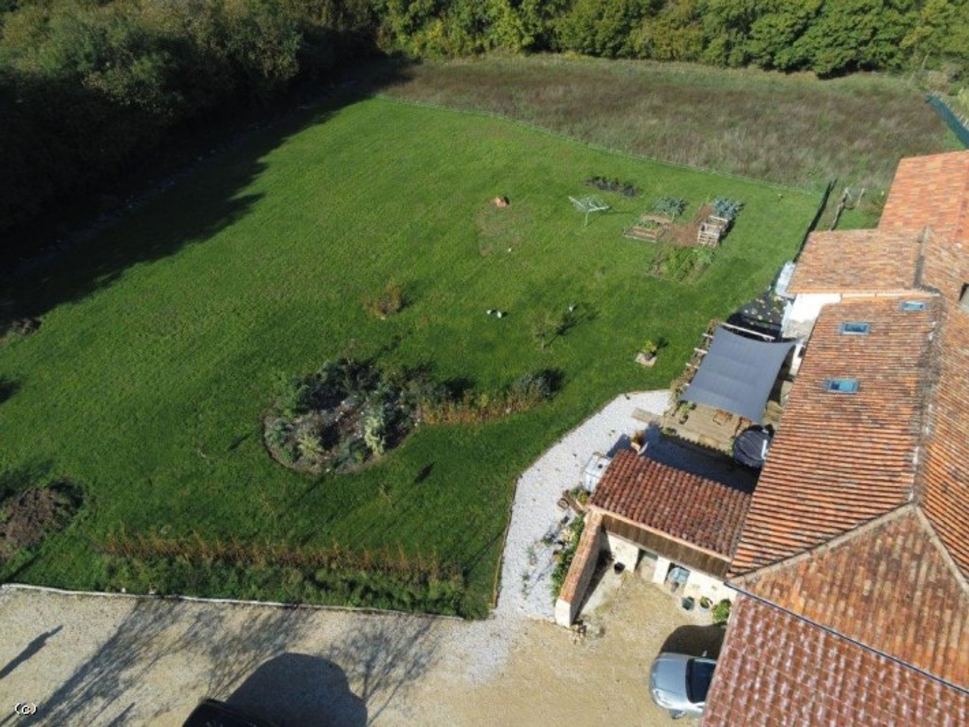 House in Champagne-Mouton, Nouvelle-Aquitaine 11128889