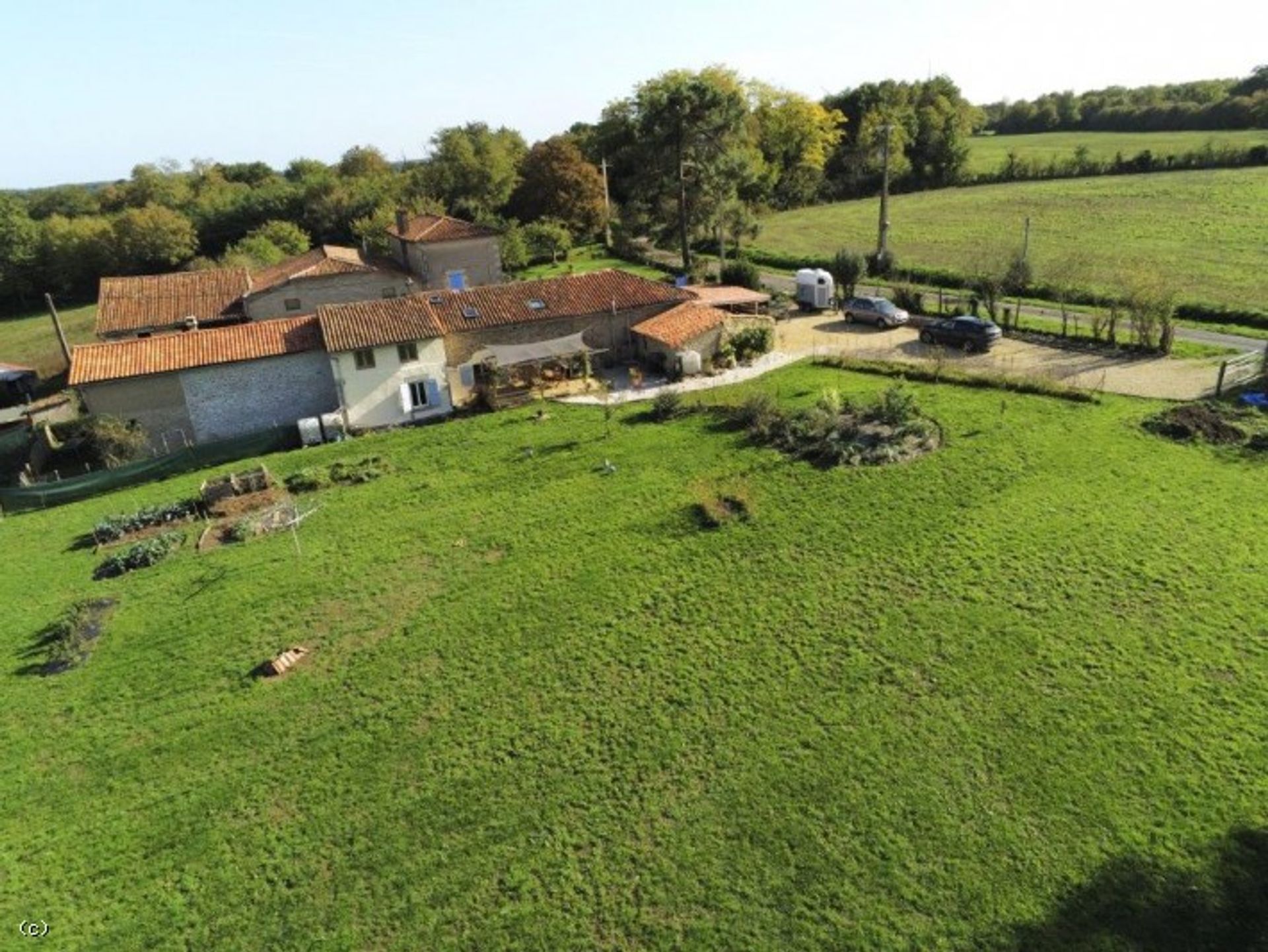 House in Champagne-Mouton, Nouvelle-Aquitaine 11128889