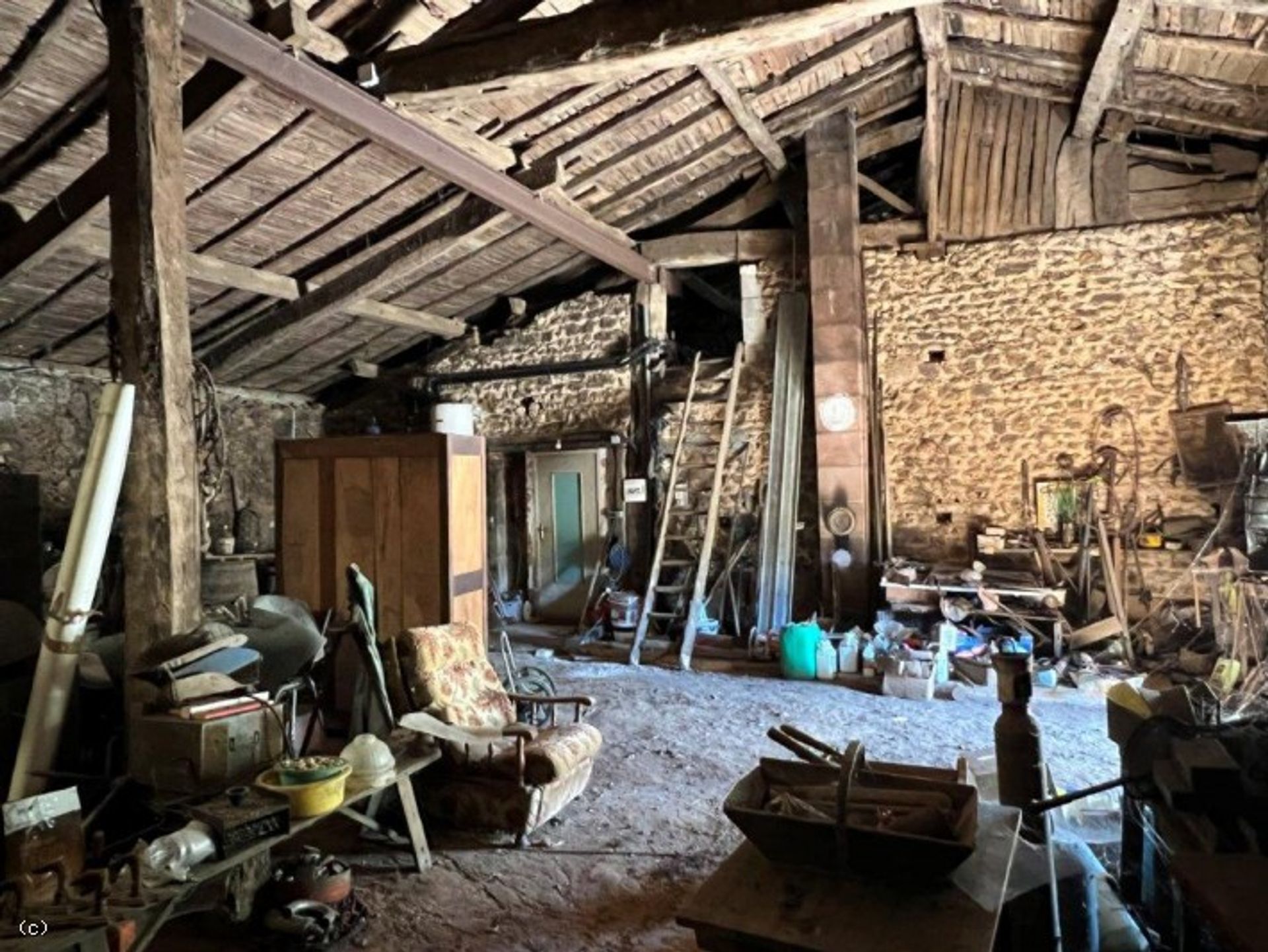 Rumah di Nanteuil-en-Vallée, Nouvelle-Aquitaine 11128894