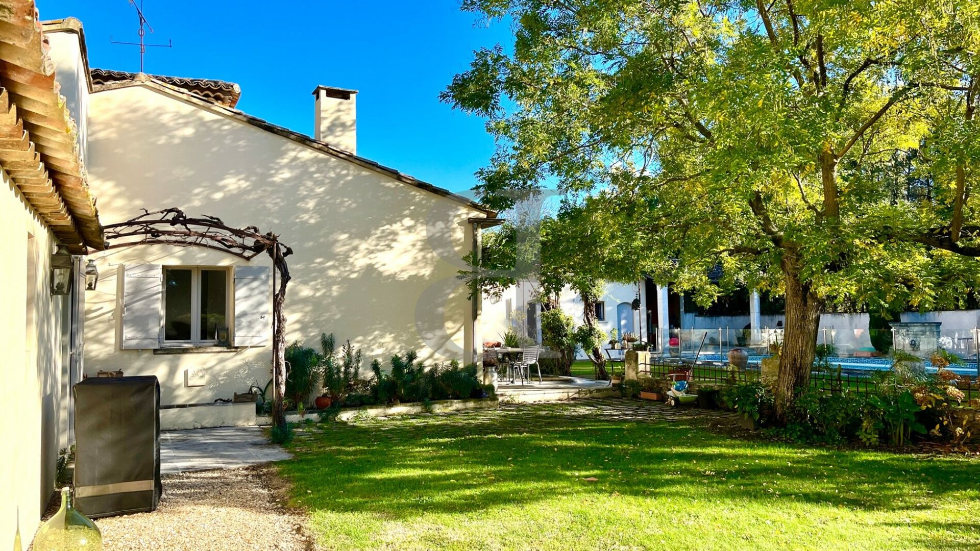 Rumah di Saint-Remy-de-Provence, Provence-Alpes-Cote d'Azur 11130009