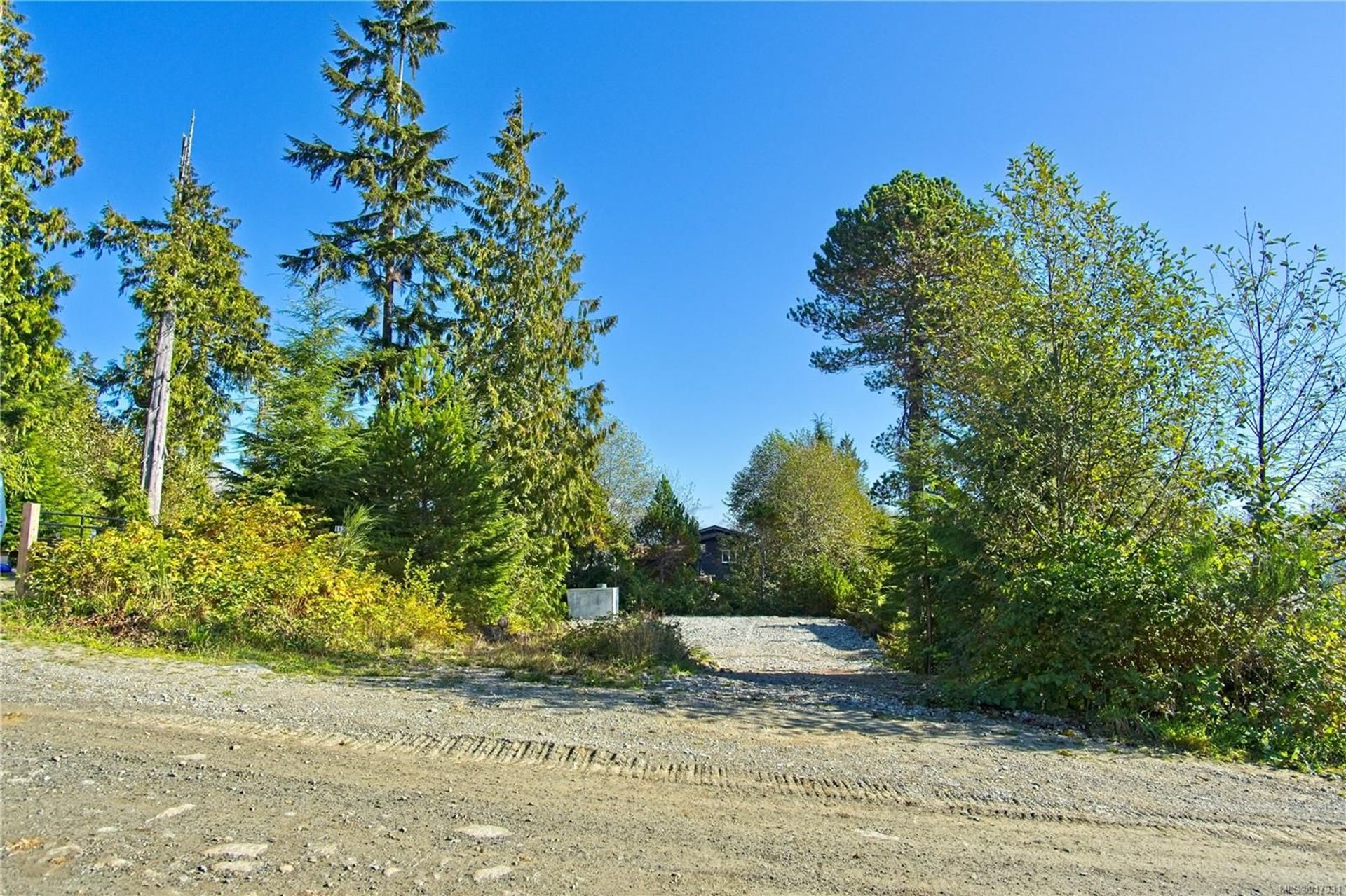 土地 在 Ucluelet, British Columbia 11130663