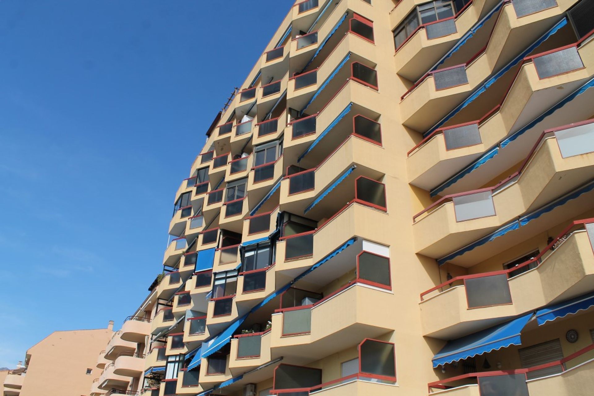 Condominium in Fuengirola, Andalucía 11130703