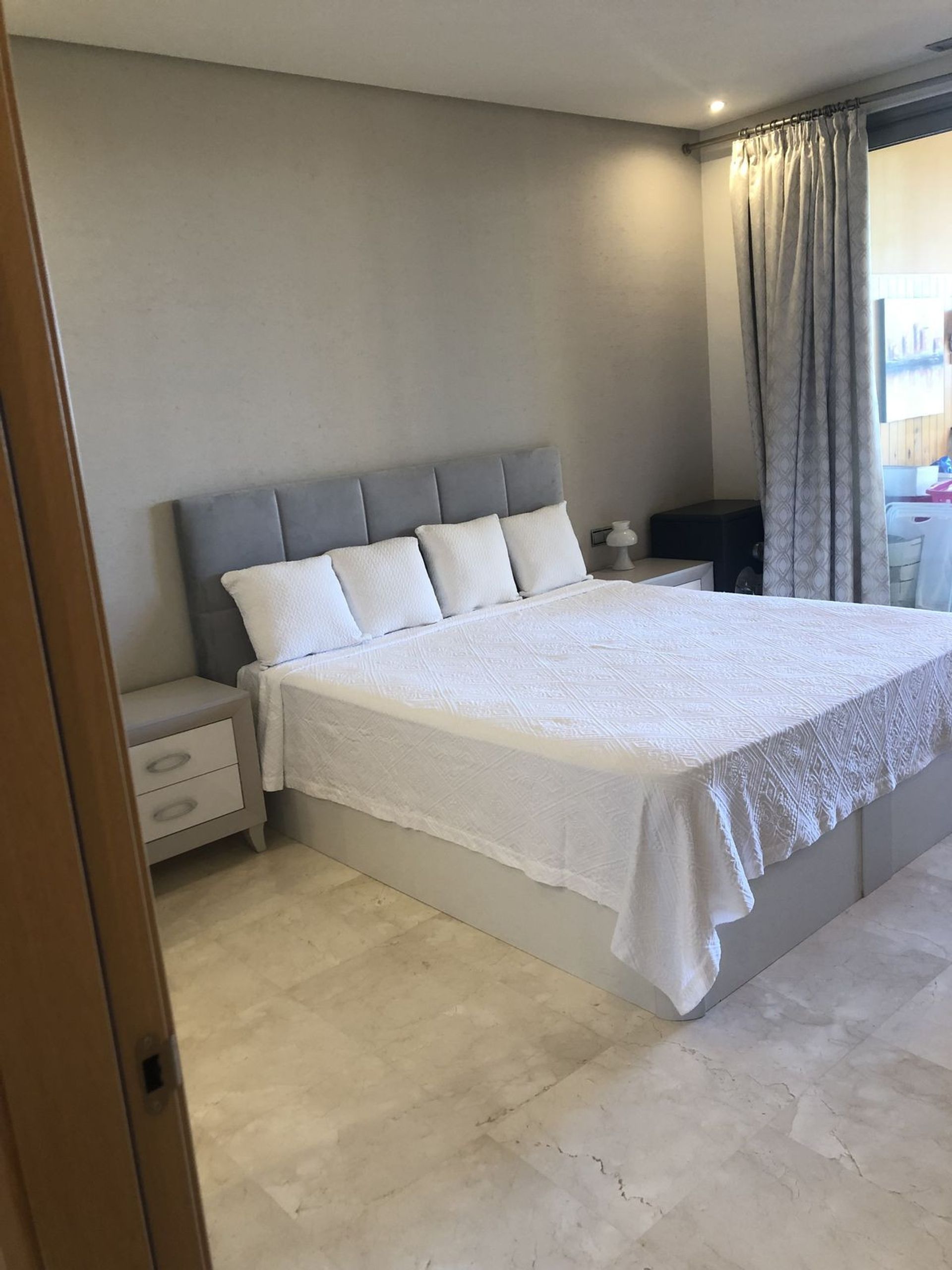 Condominium in Marbella, Andalucía 11130730