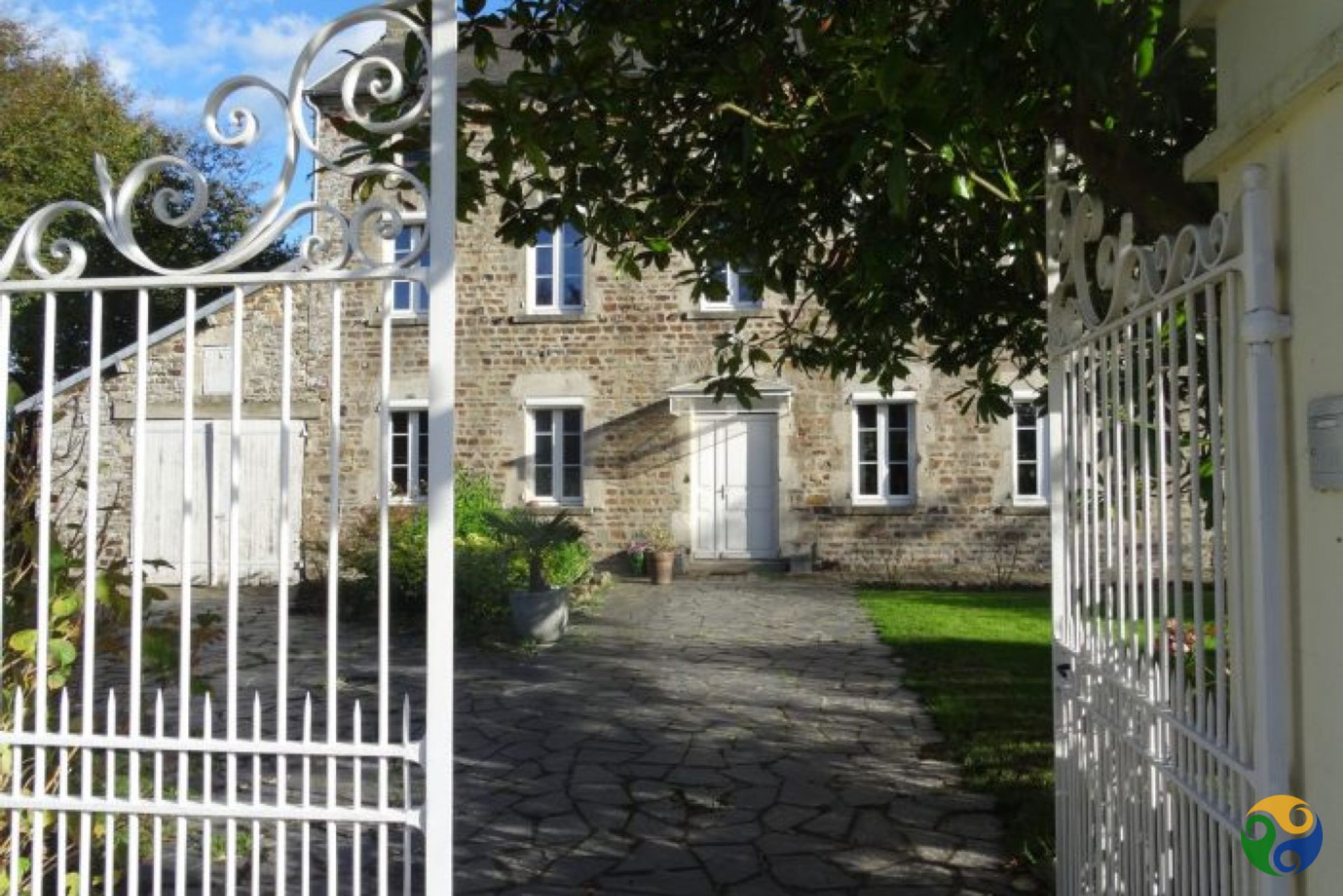 casa no Saint-Symphorien-le-Valois, Normandia 11130863